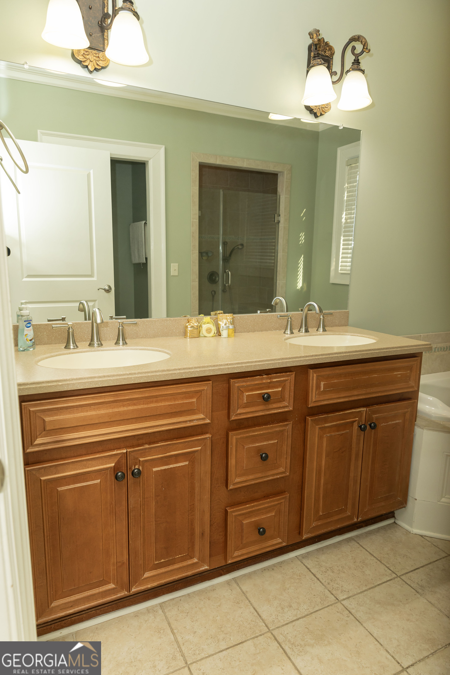 102 Arbor Court Property Photo 9
