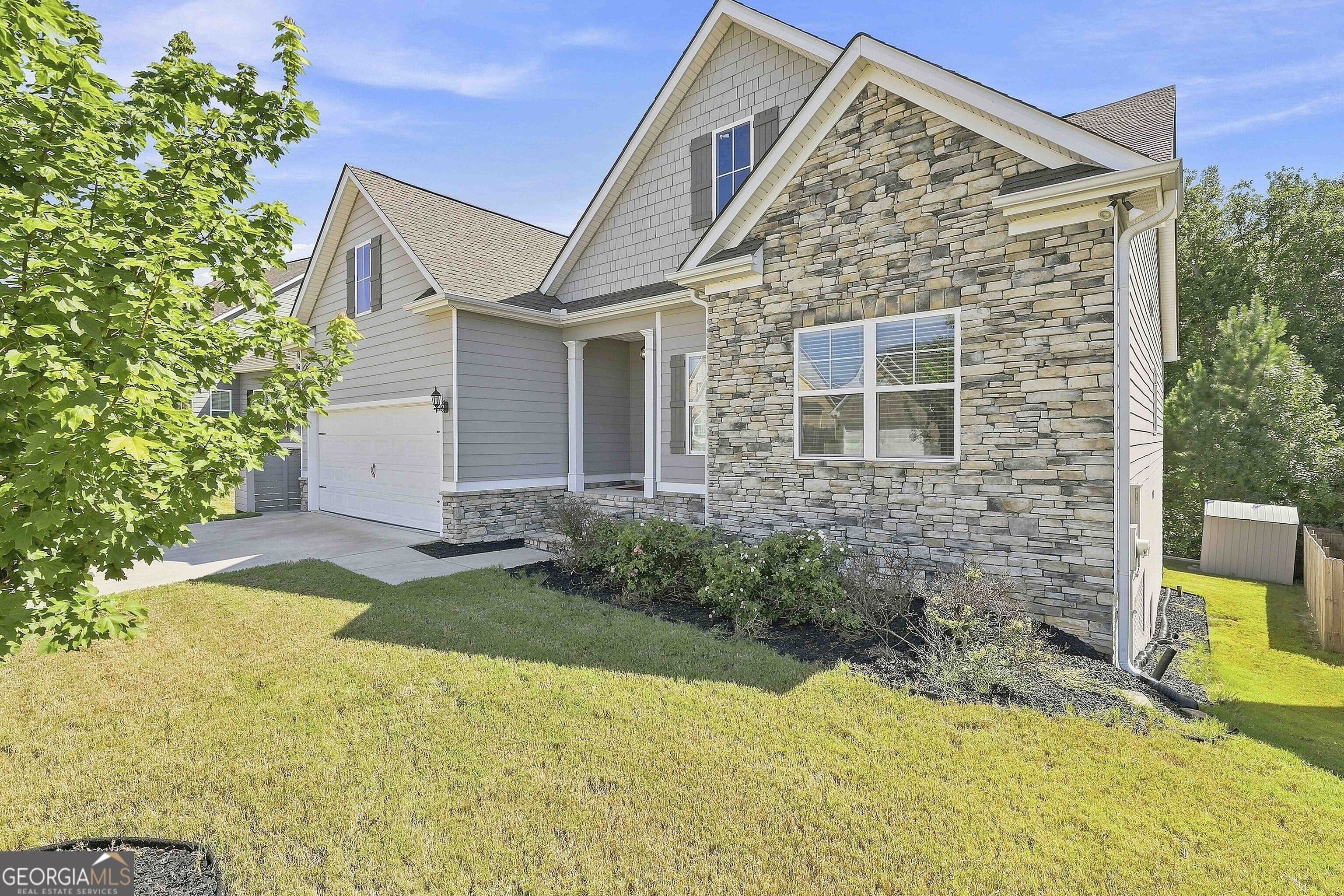 509 Lago Court Property Photo 1