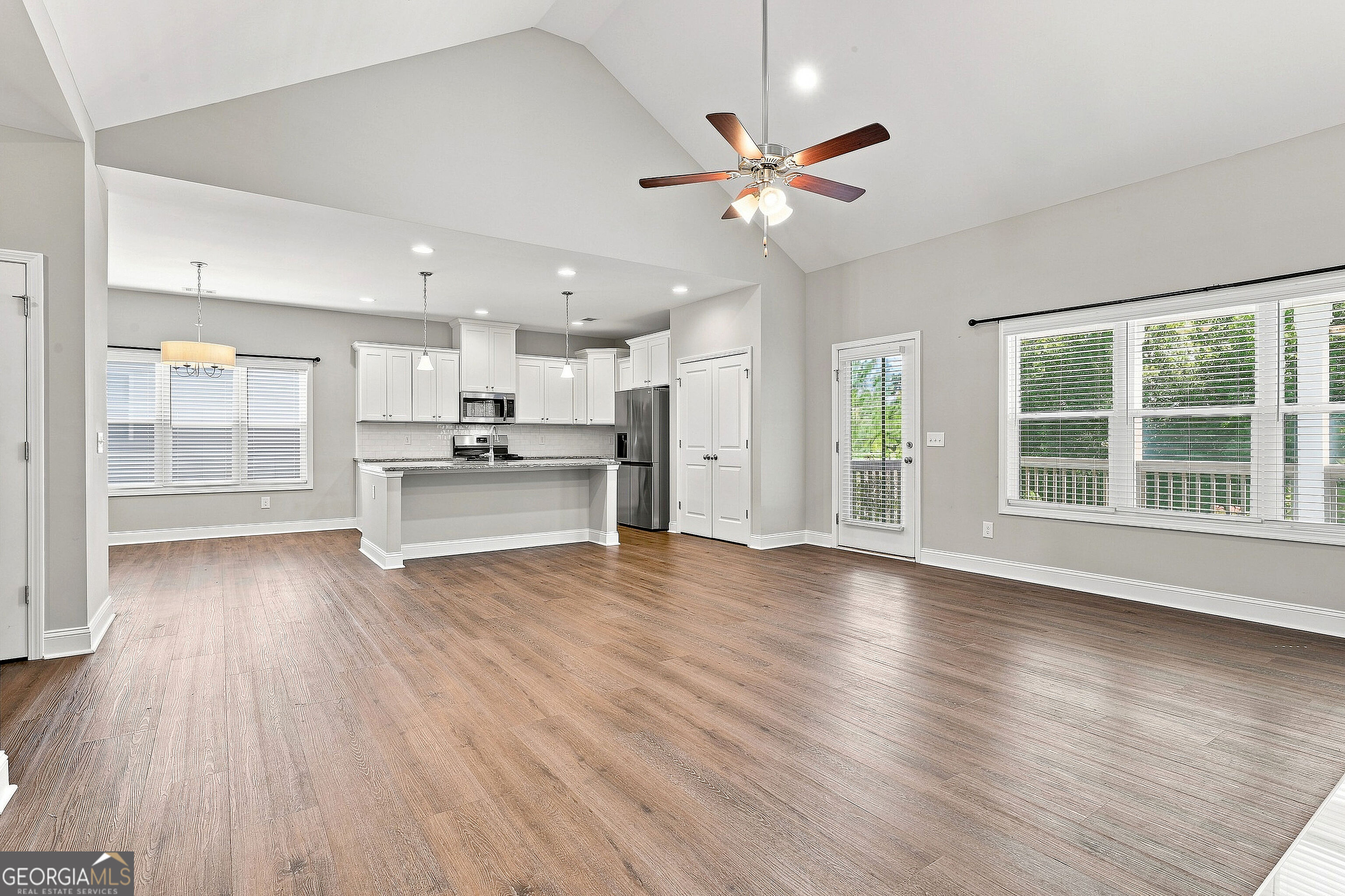 509 Lago Court Property Photo 4