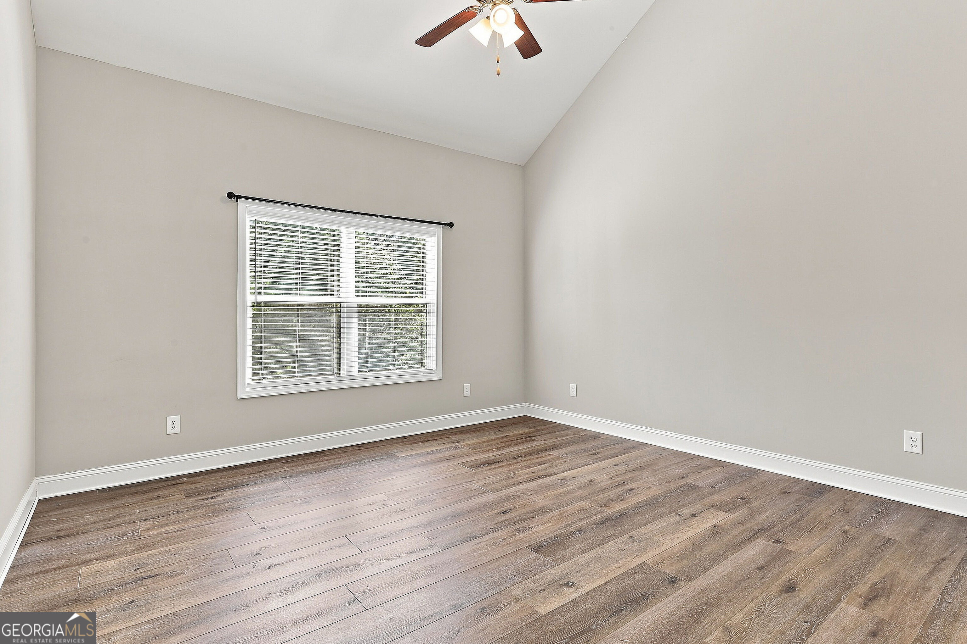 509 Lago Court Property Photo 10