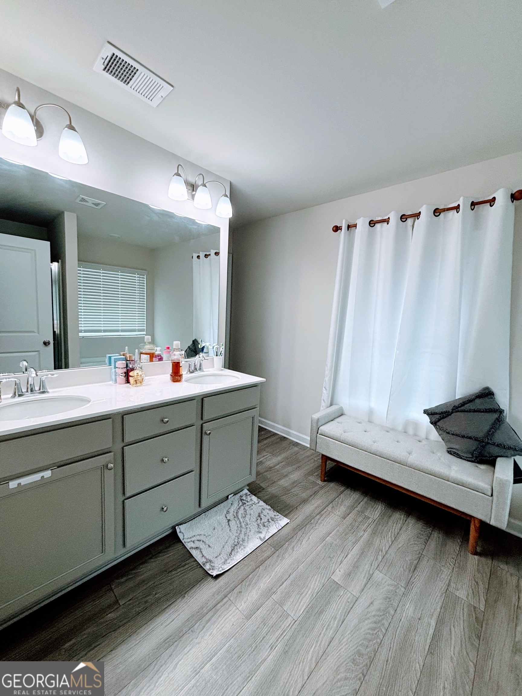 251 Regent Park Property Photo 12