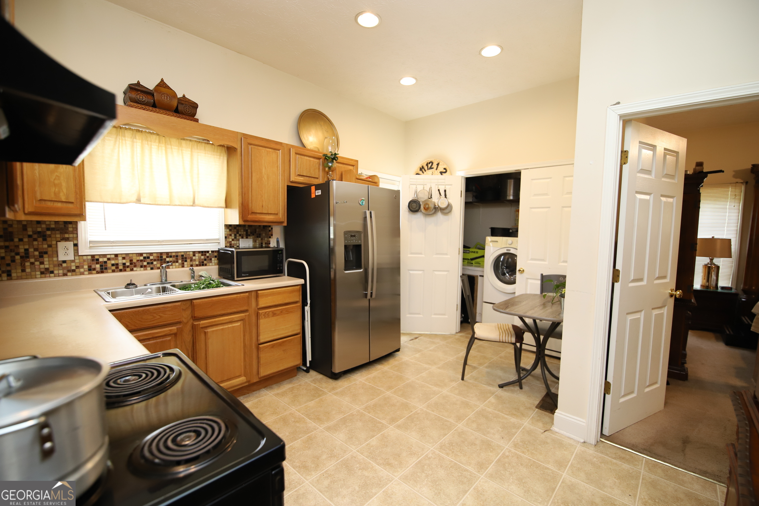 412 S Lee Street Property Photo 13