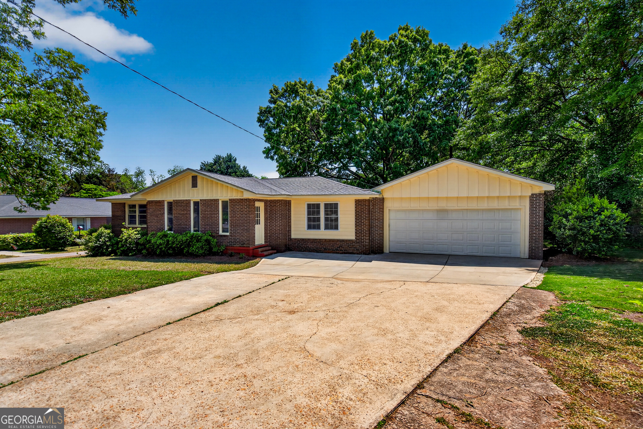 121 N Chilton Crescent Property Photo 6