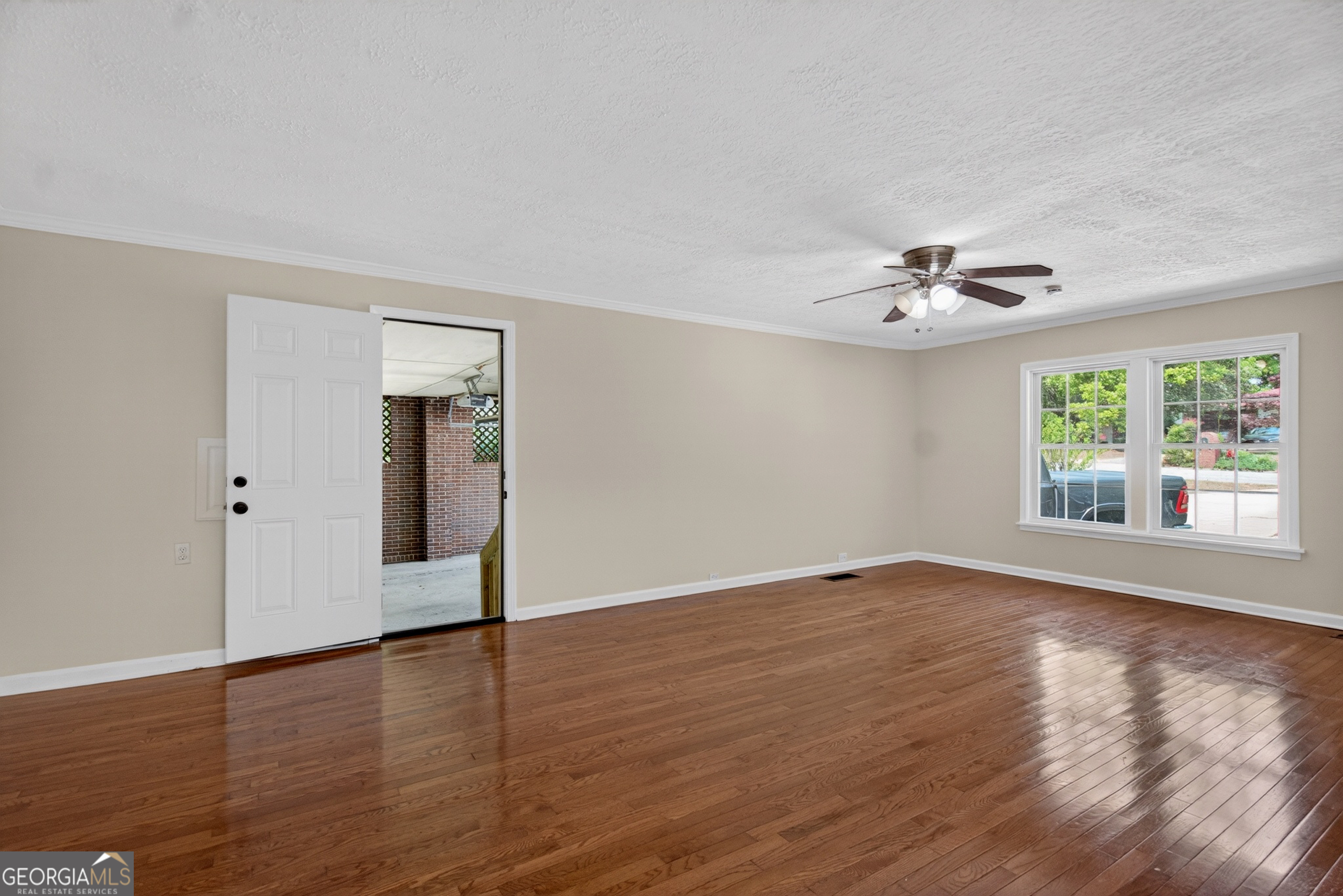 121 N Chilton Crescent Property Photo 9