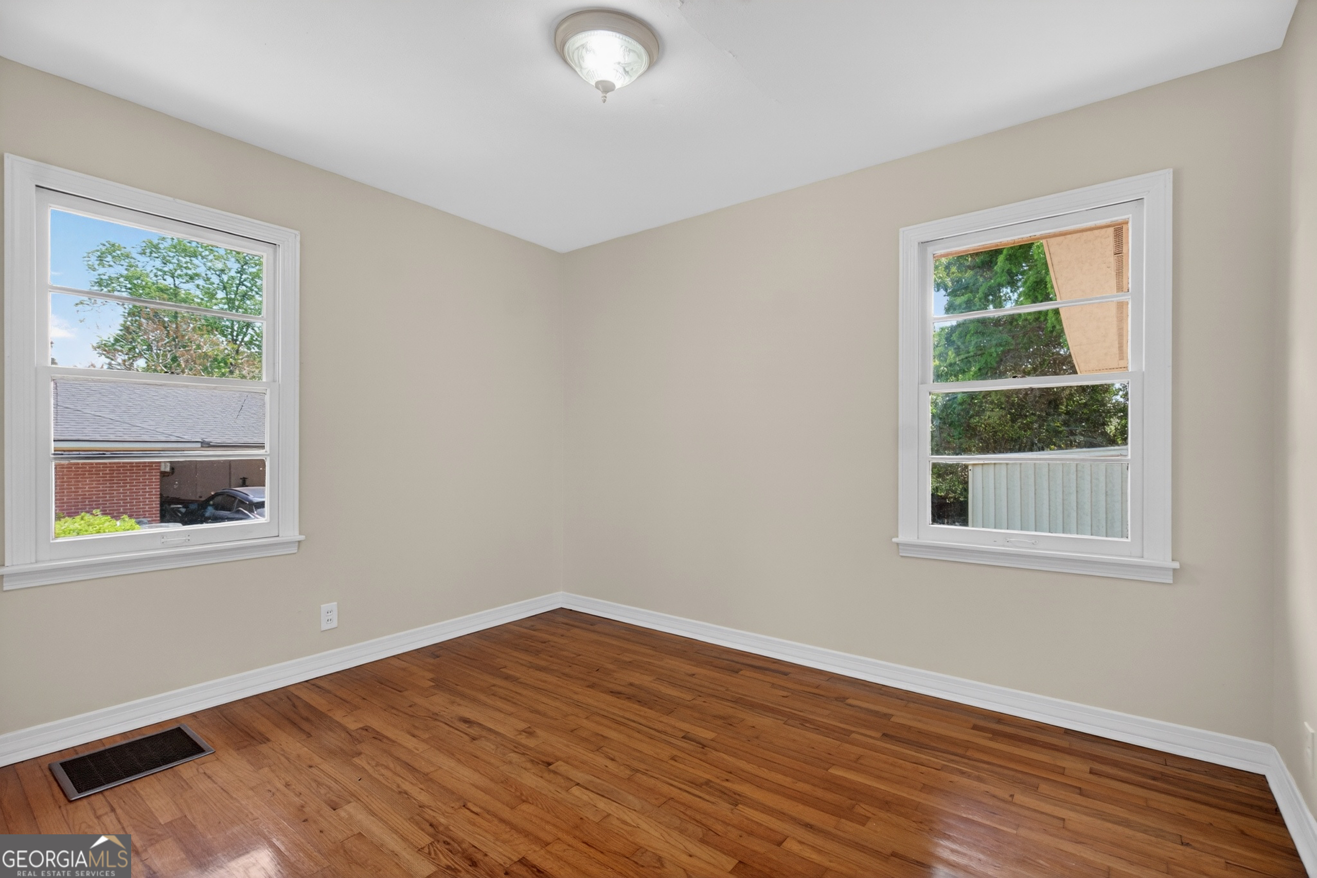 121 N Chilton Crescent Property Photo 26