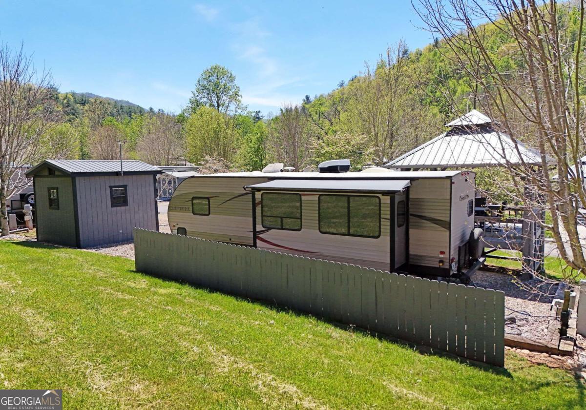 98 Heavenly Drive Property Photo 17