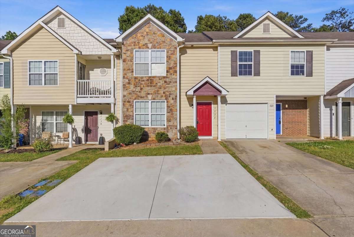 1732 Old Dogwood Property Photo 1