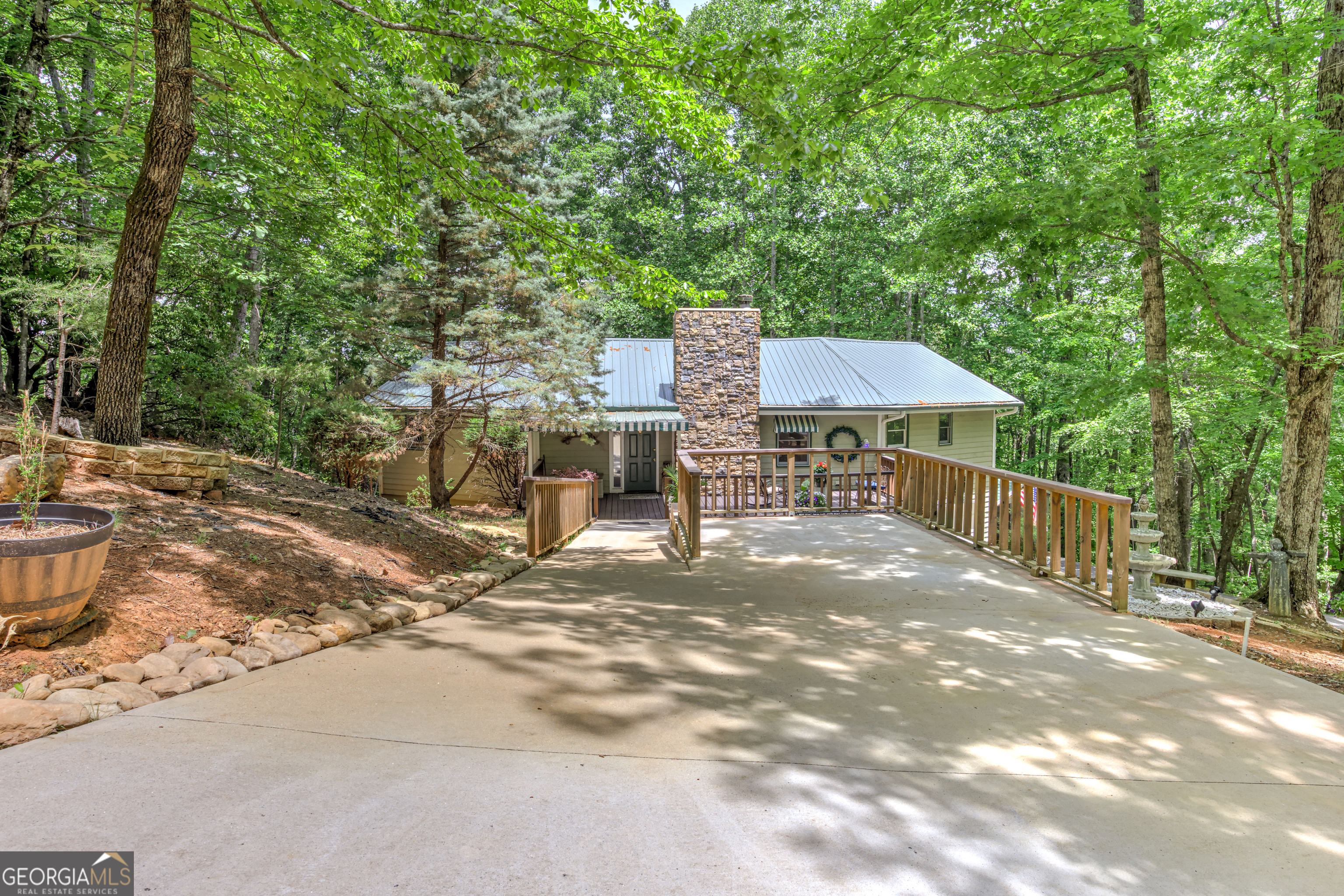 24 Sal Mountain Way Property Photo 2