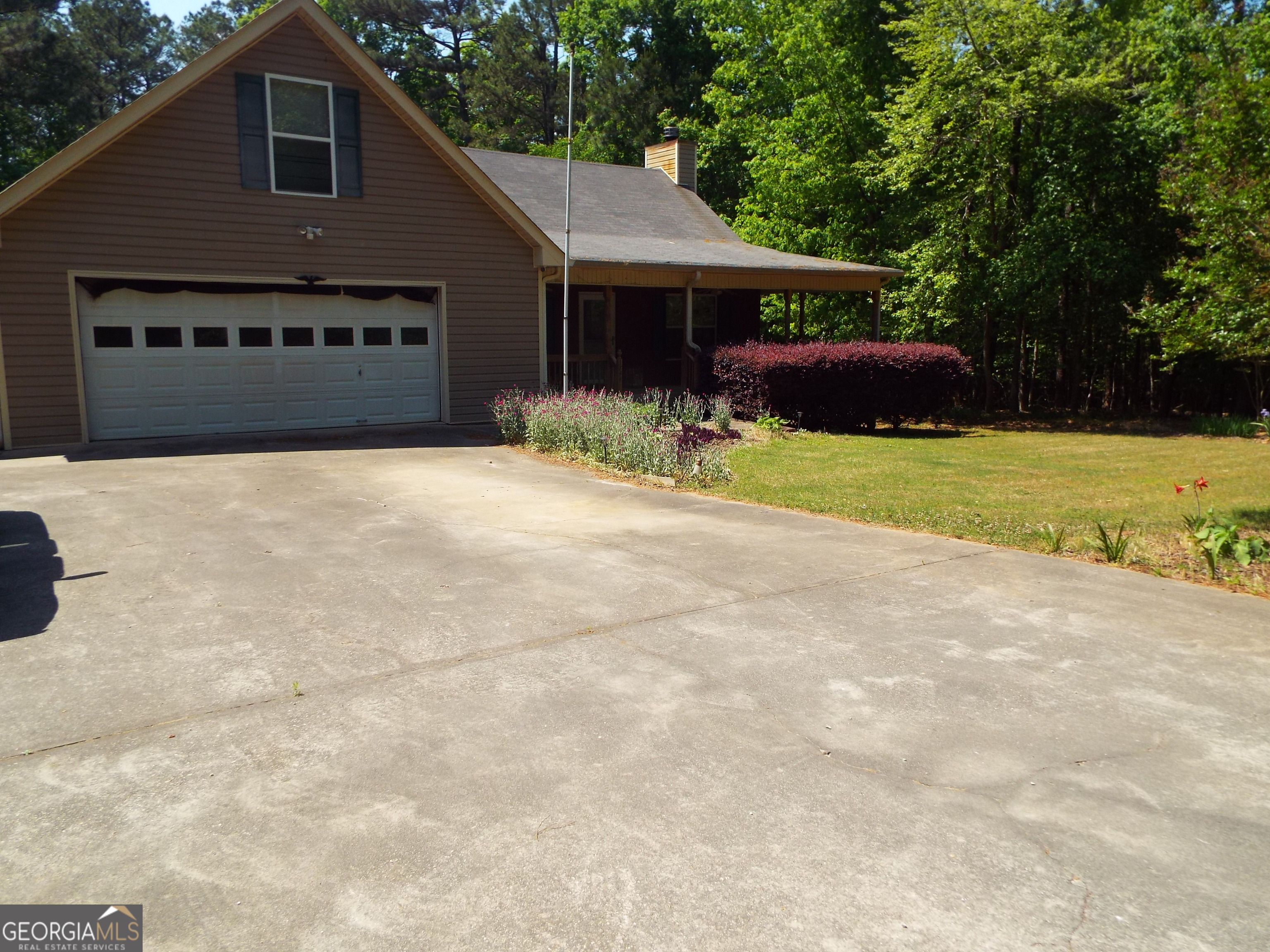 1744 Campbell Road Property Photo 1