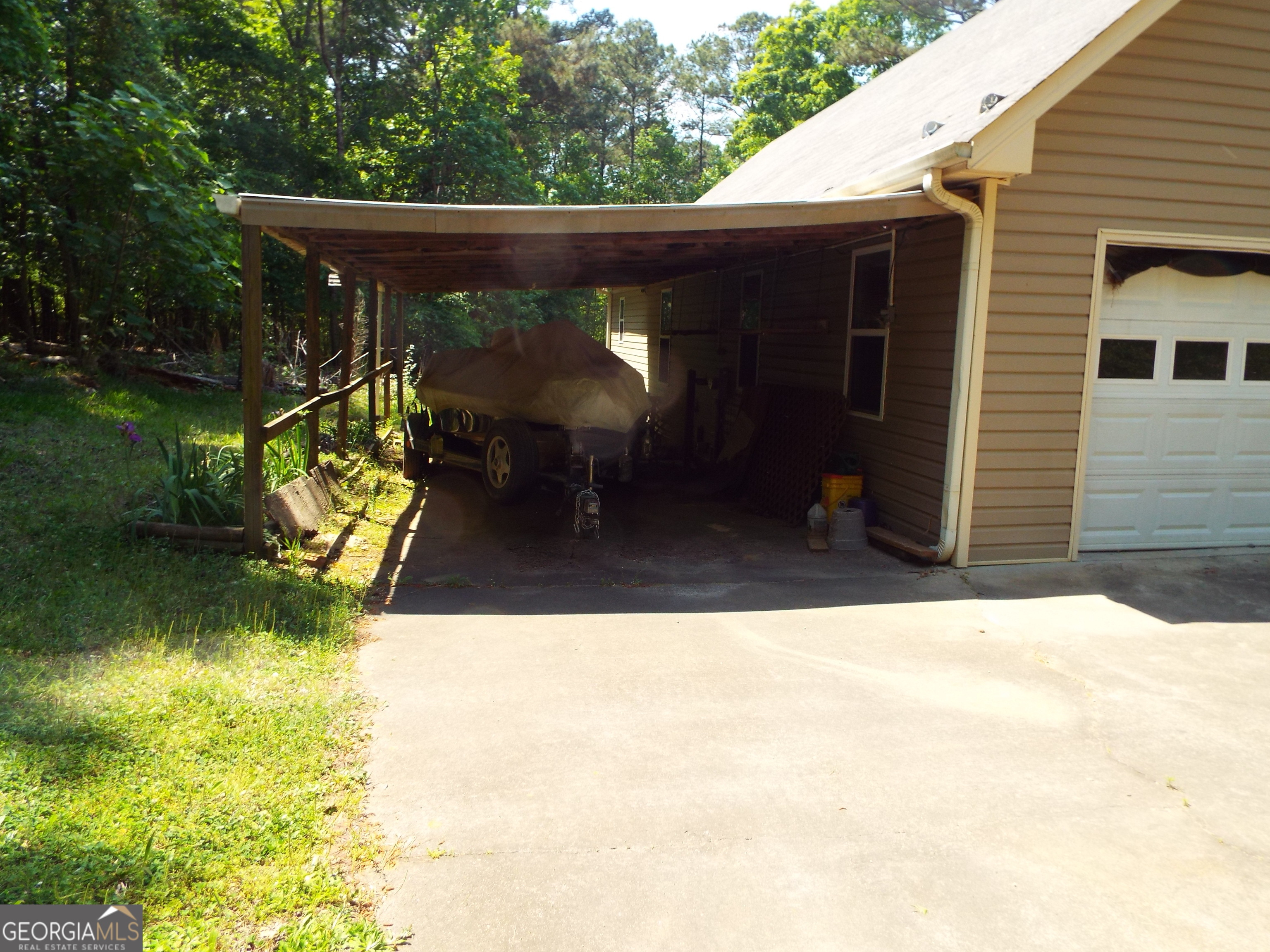 1744 Campbell Road Property Photo 2