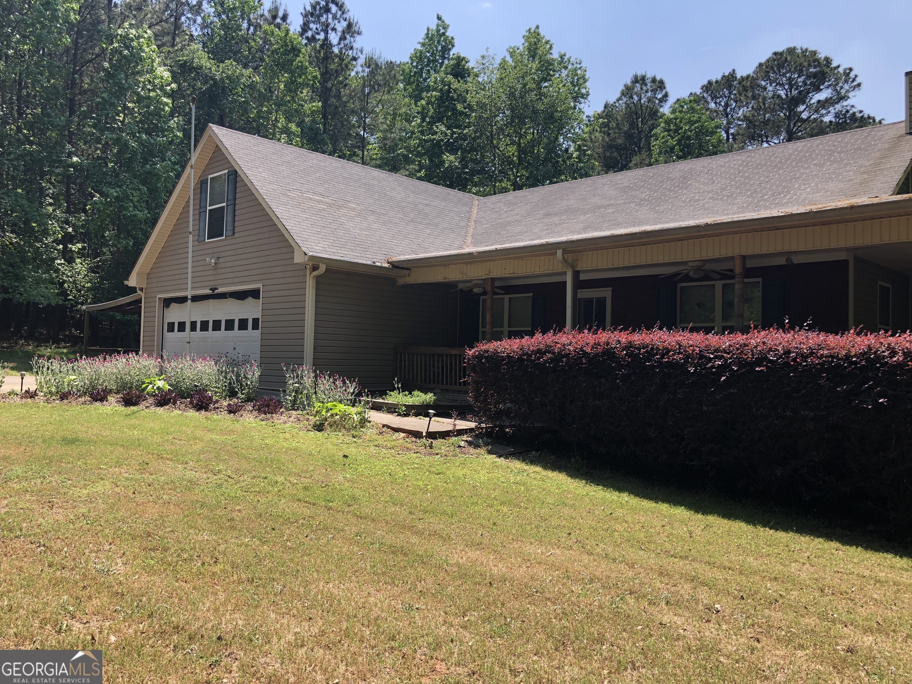 1744 Campbell Road Property Photo 3