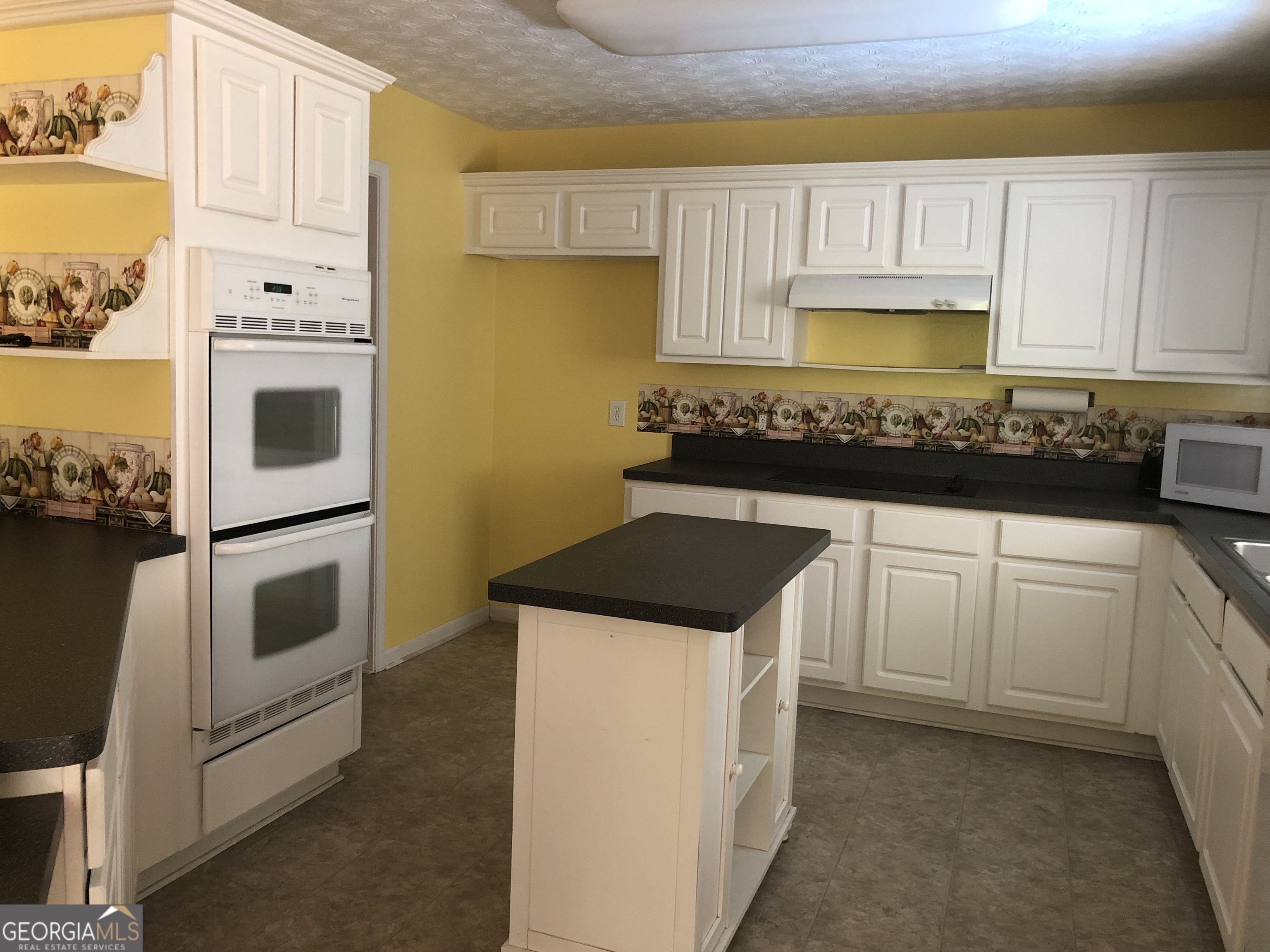 1744 Campbell Road Property Photo 6