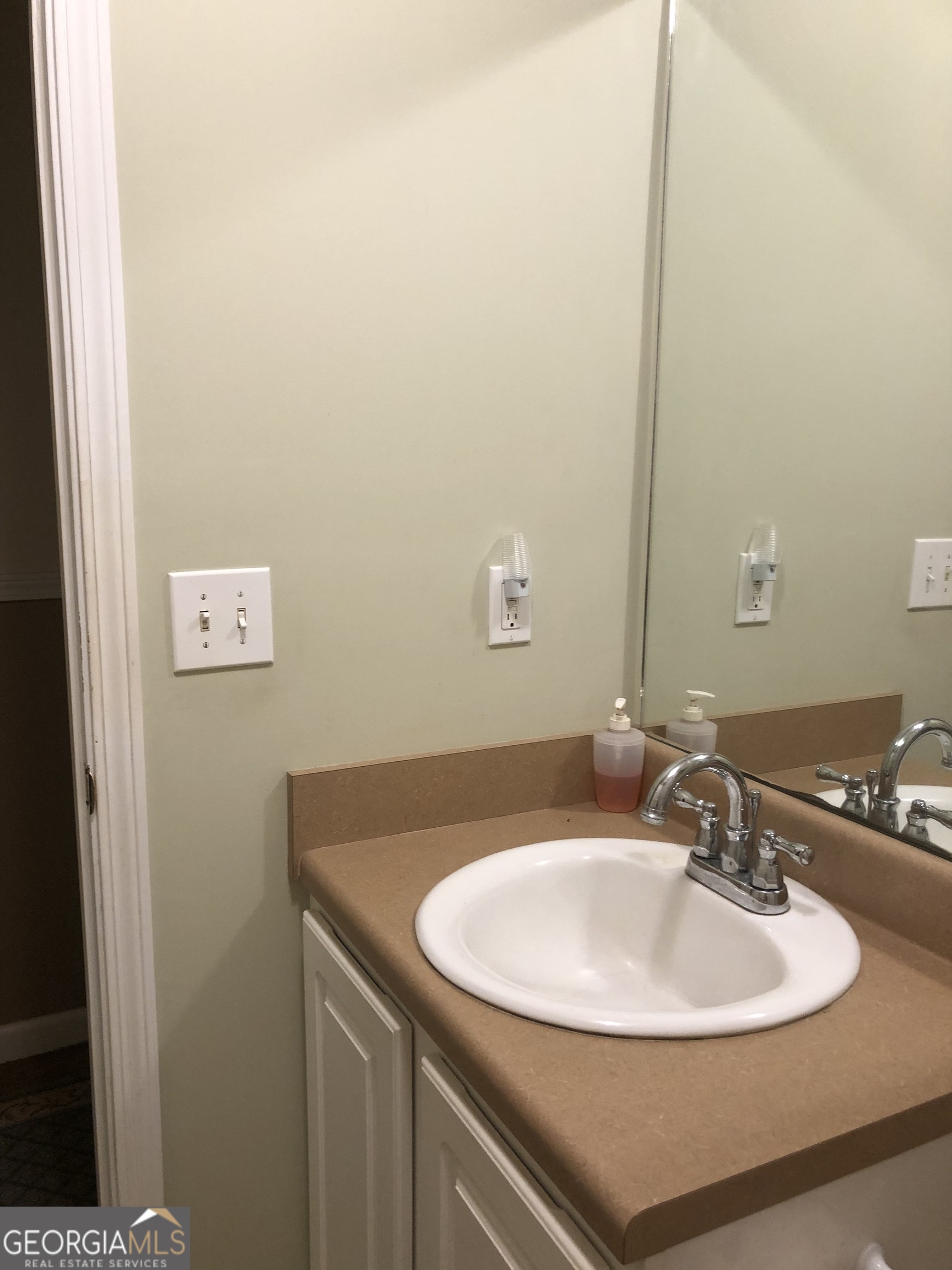 1744 Campbell Road Property Photo 14
