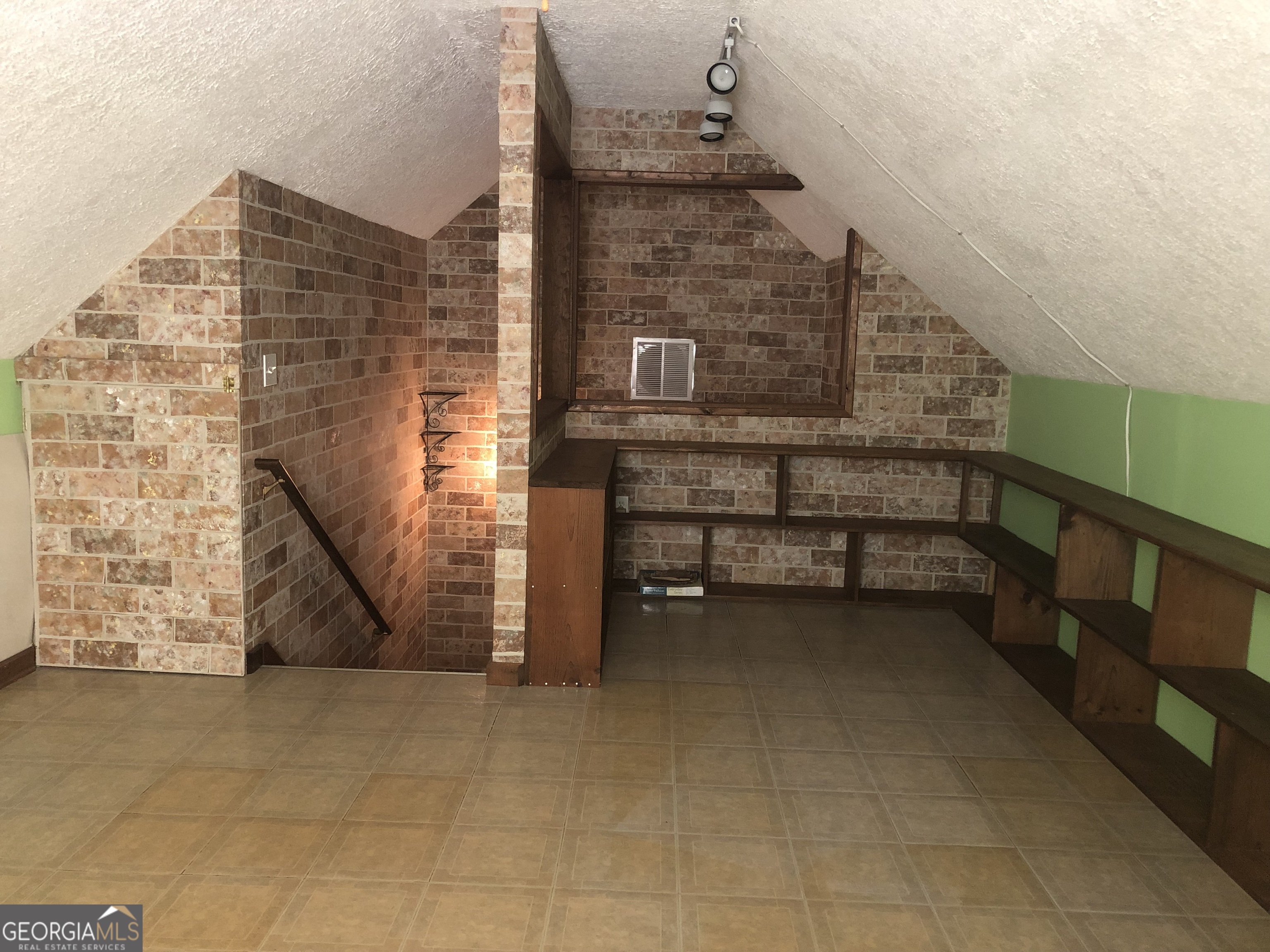 1744 Campbell Road Property Photo 24