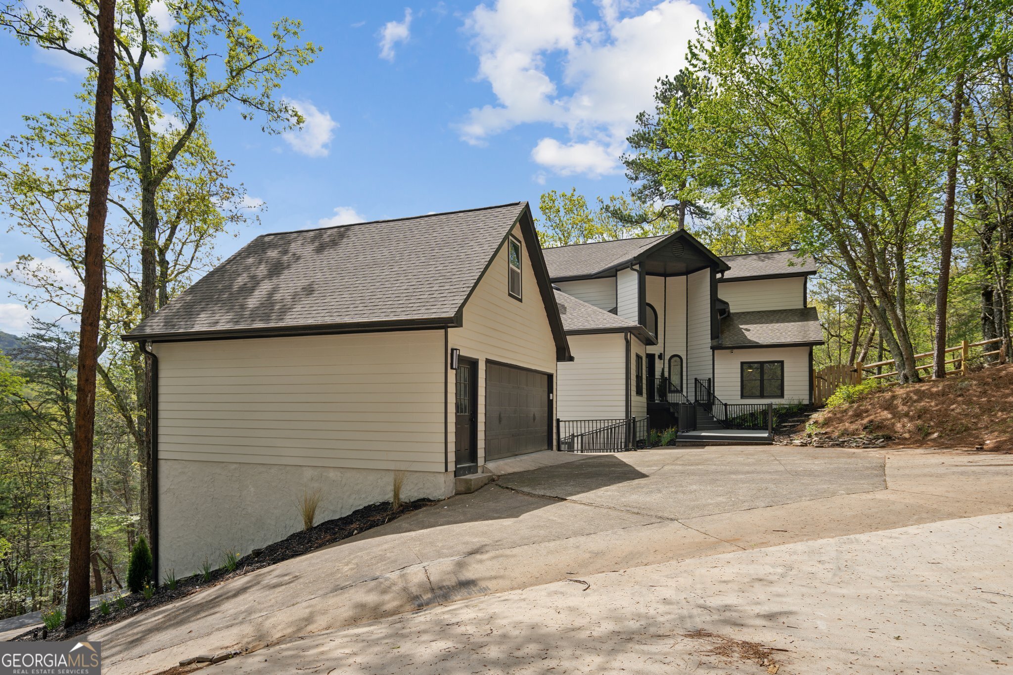 2020 Tamarack Drive Property Photo 3
