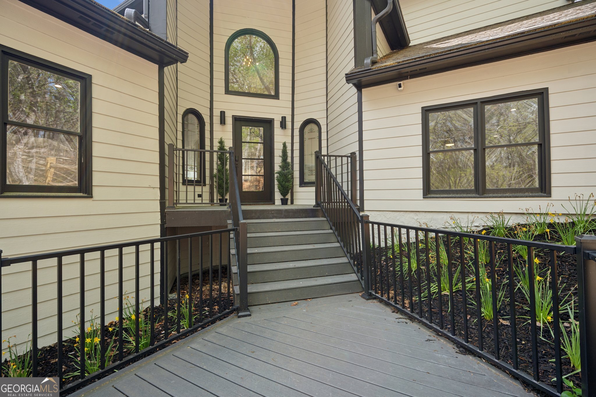 2020 Tamarack Drive Property Photo 4
