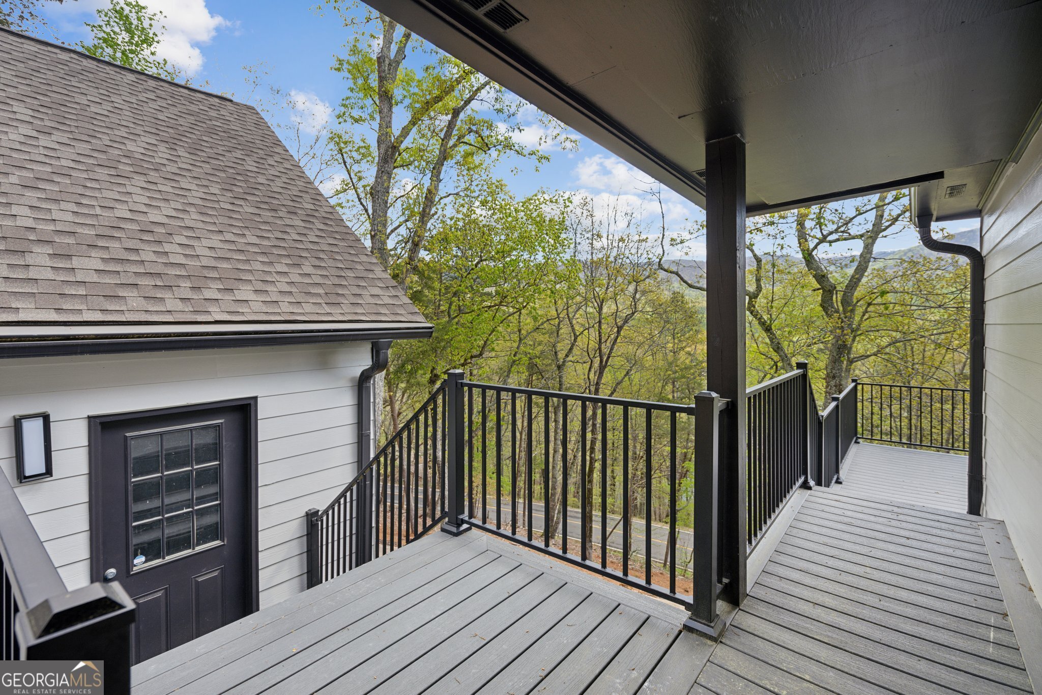 2020 Tamarack Drive Property Photo 5