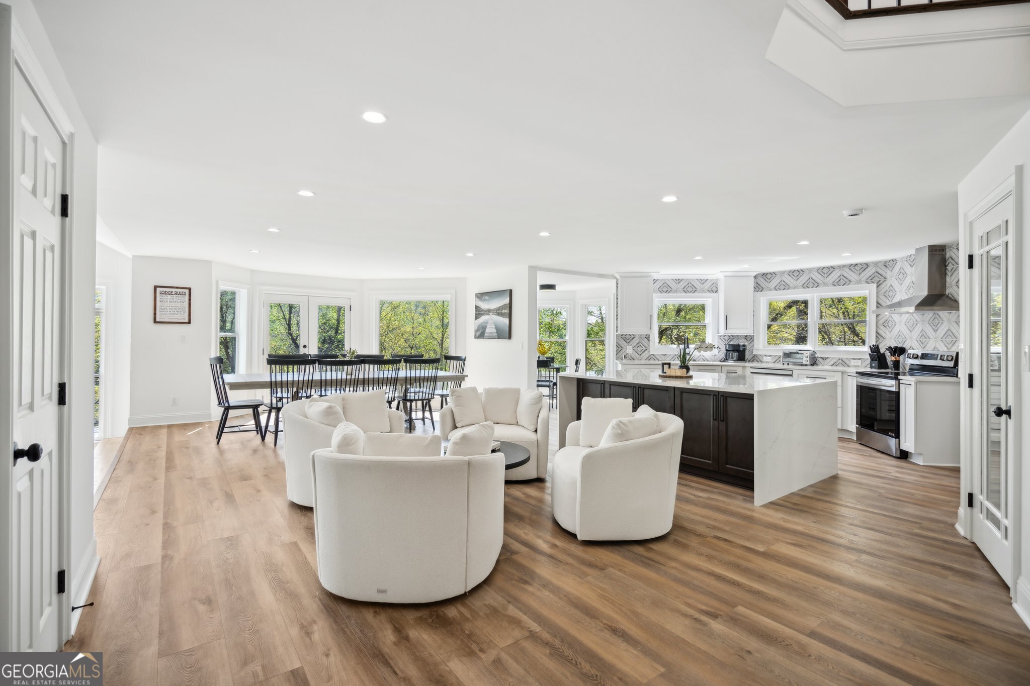 2020 Tamarack Drive Property Photo 8