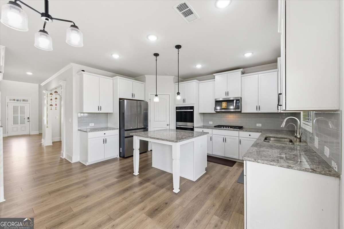 880 Garnet Drive Property Photo 3