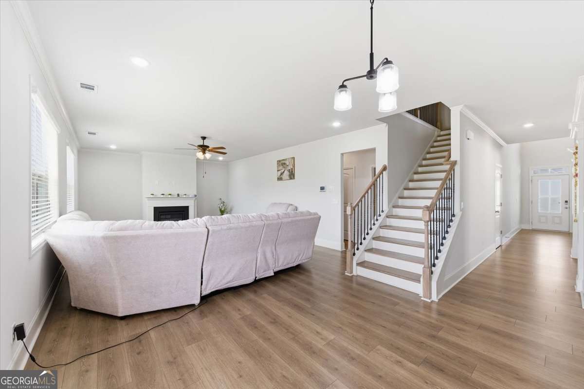 880 Garnet Drive Property Photo 4