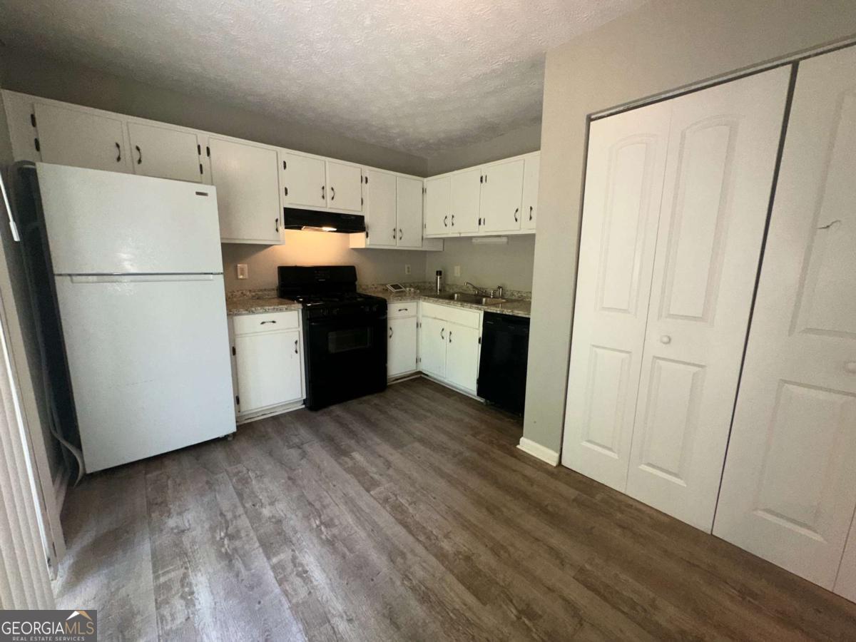 358 Pin Oak Court Sw Property Photo 9