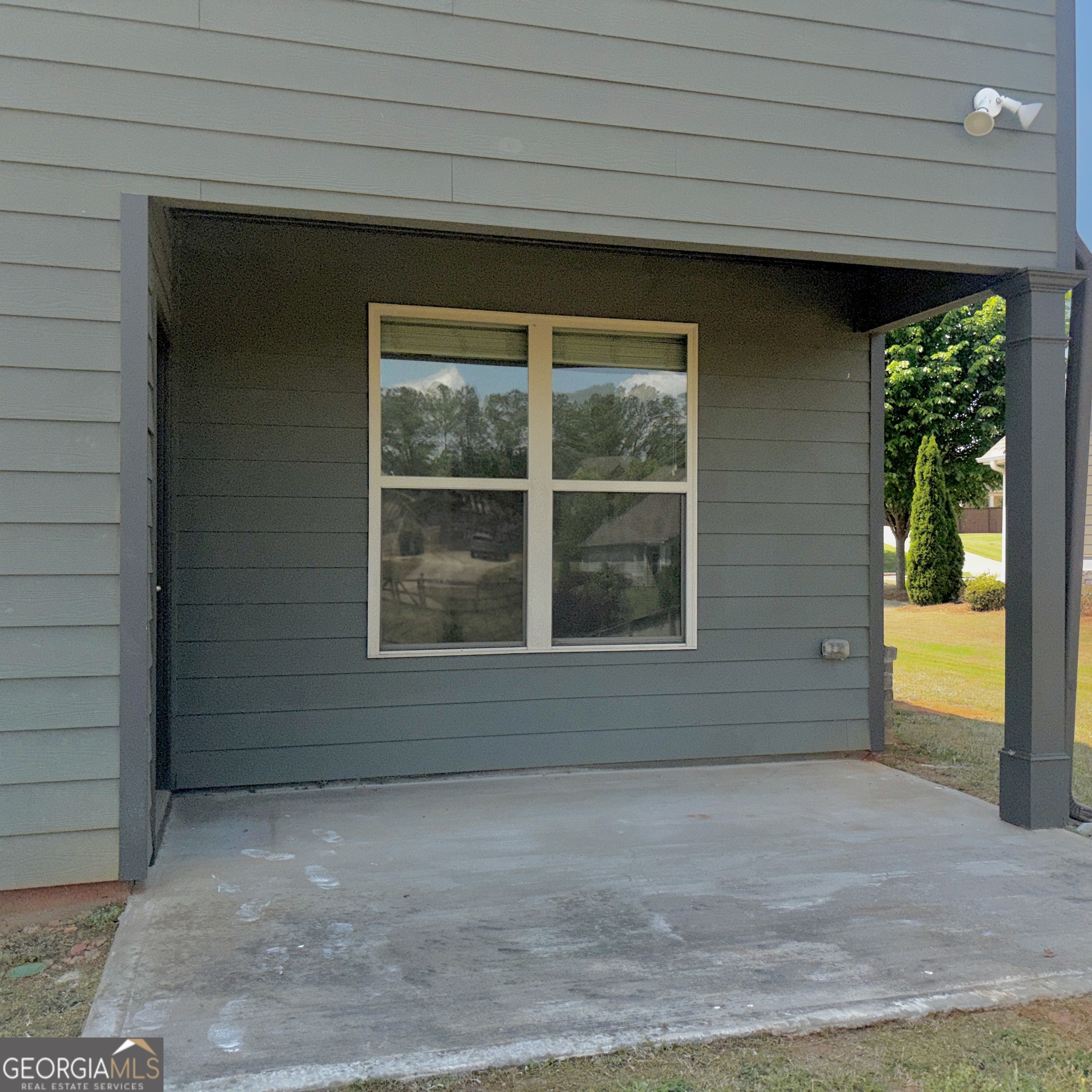 1915 Highland Creek Drive Property Photo 6