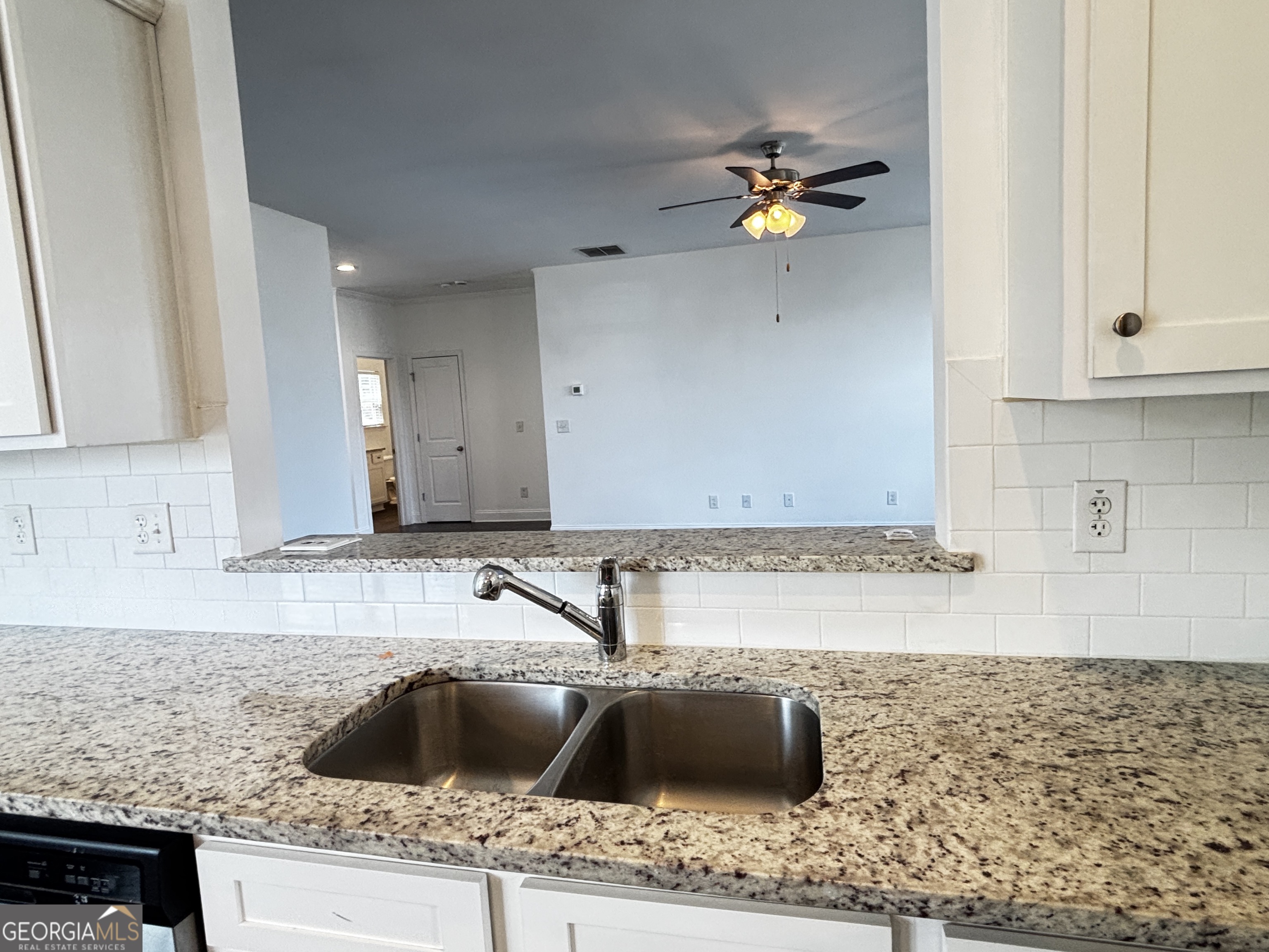 1915 Highland Creek Drive Property Photo 20