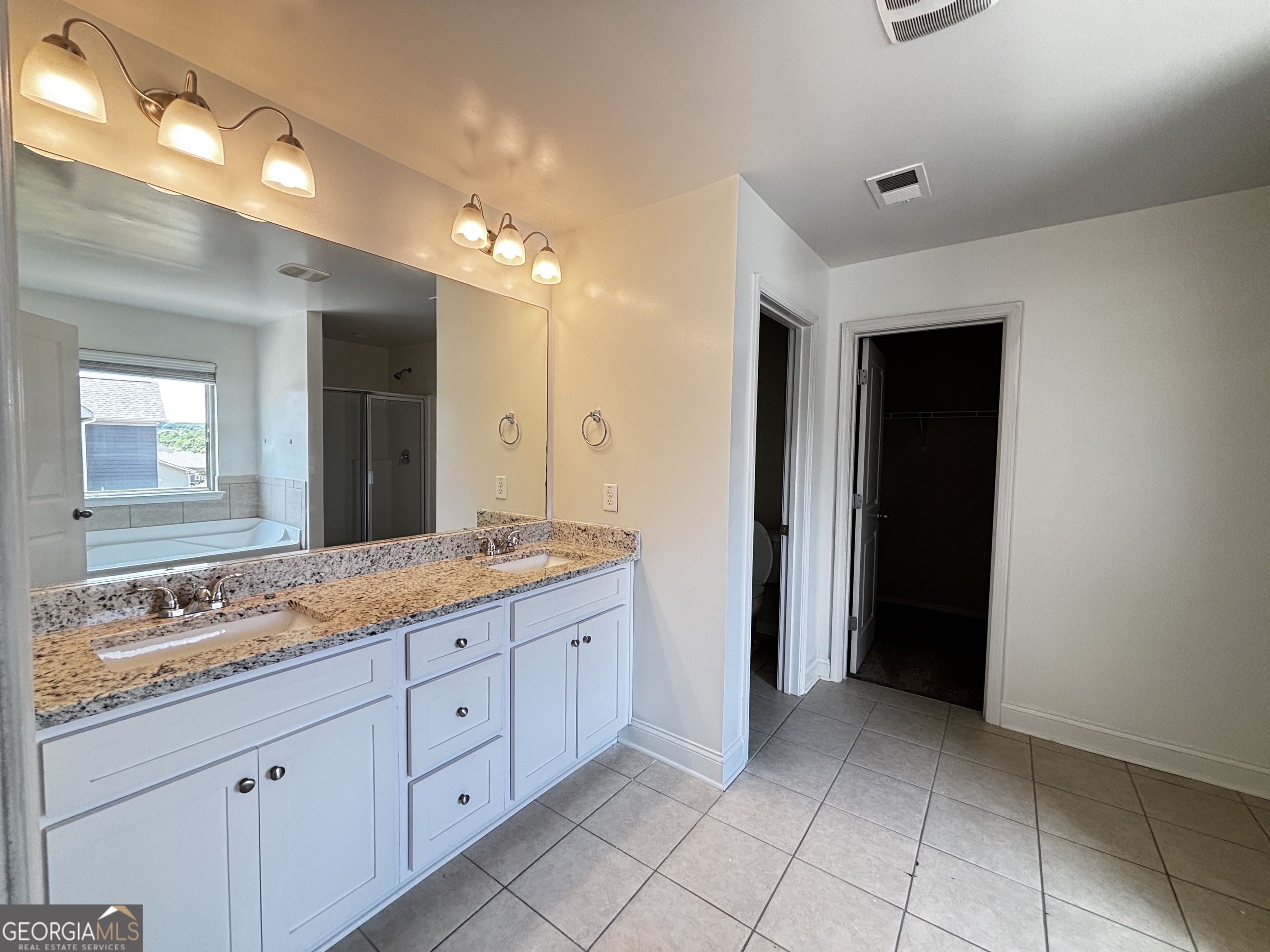1915 Highland Creek Drive Property Photo 33