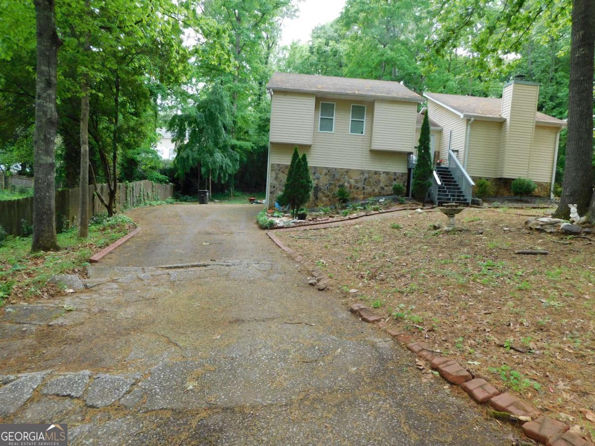 8805 Willow Creek Court Property Photo 5