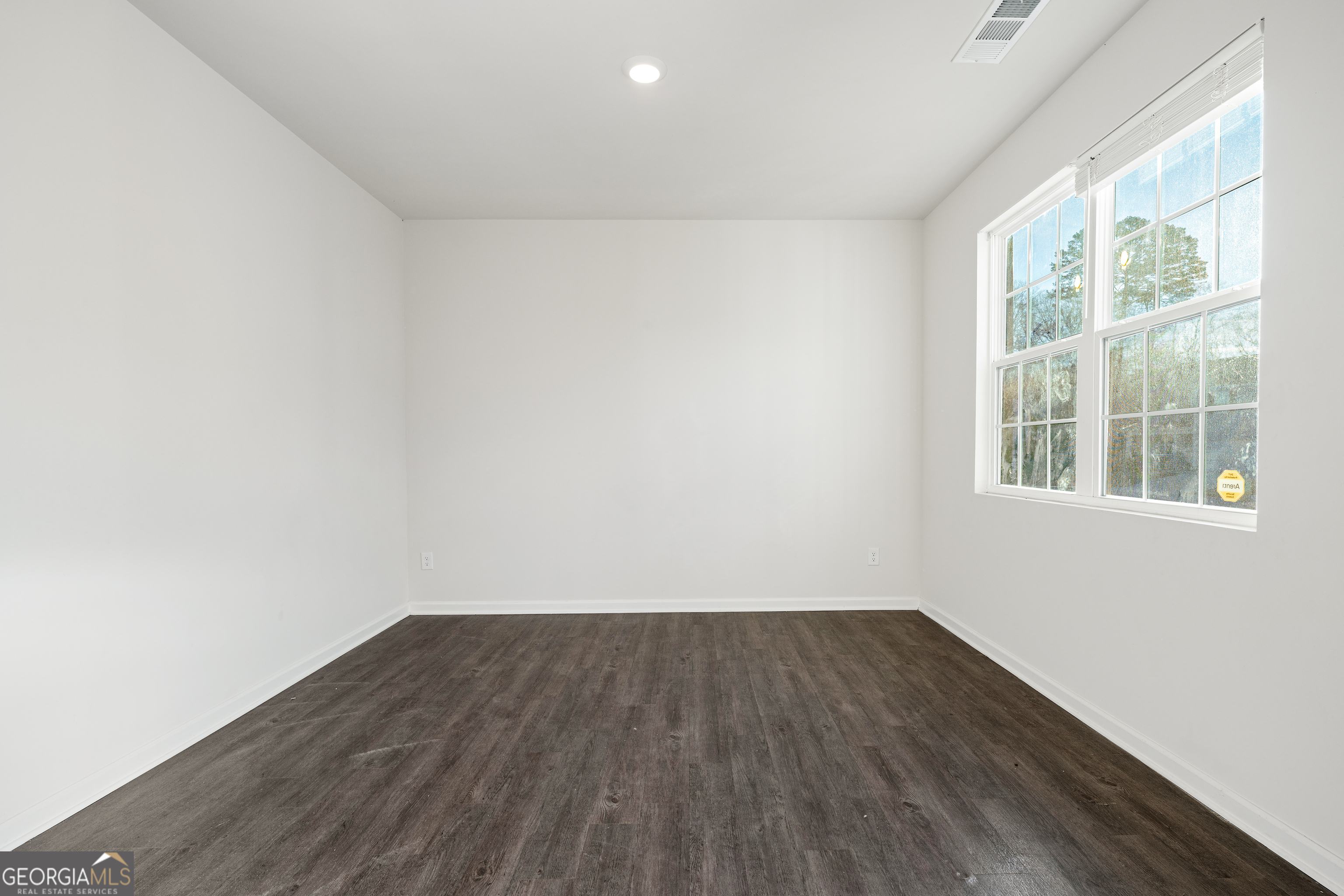 196 Embry Boulevard Property Photo 6