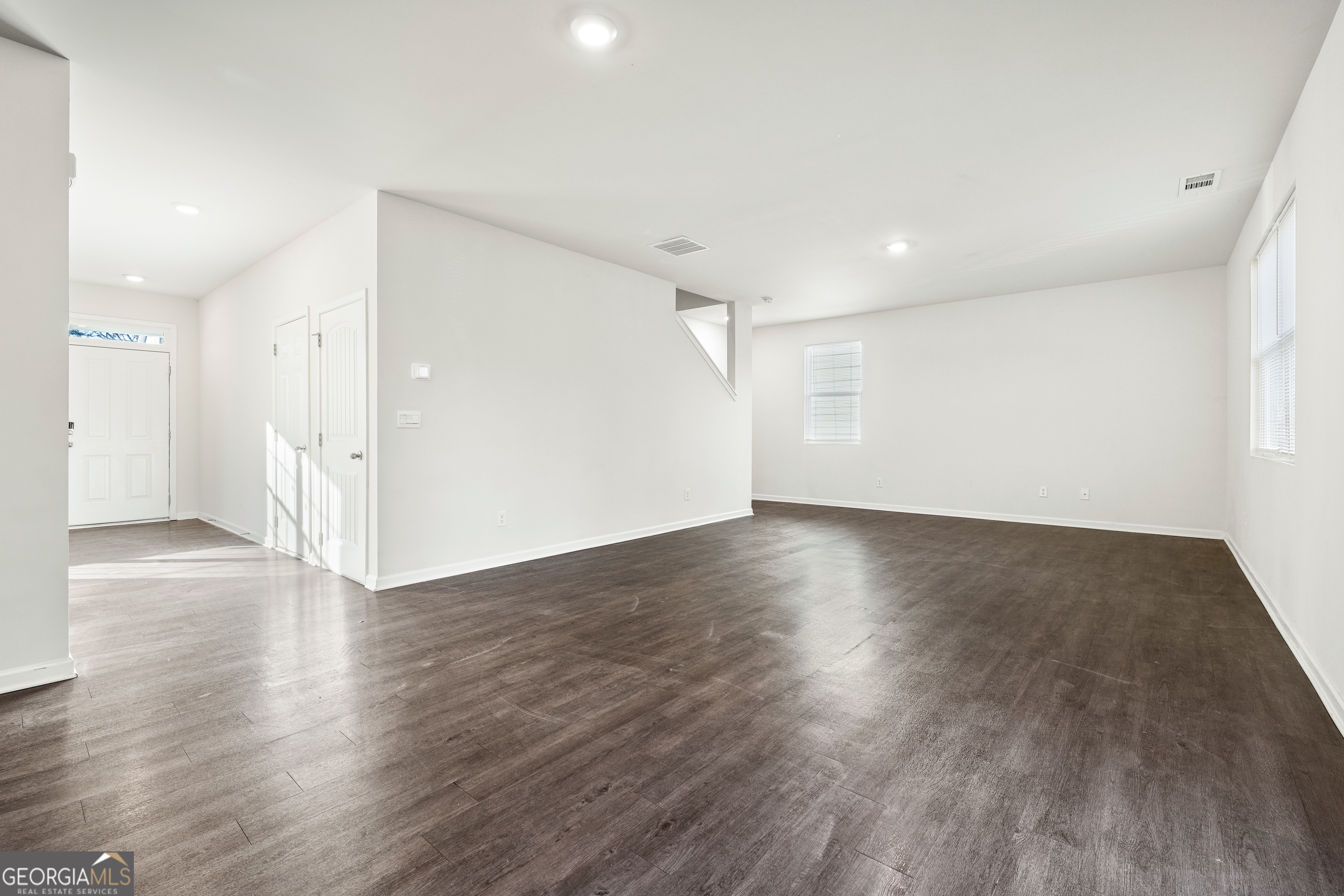 196 Embry Boulevard Property Photo 8