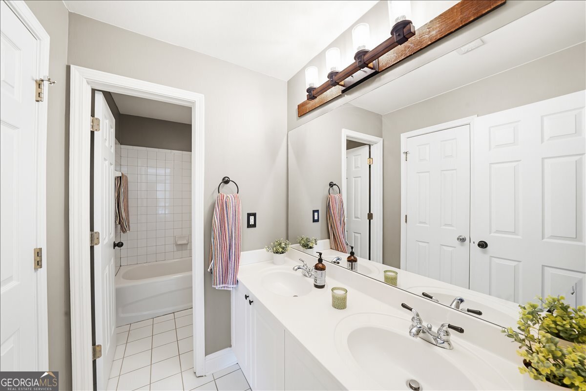 6415 E Hills Court Property Photo 18
