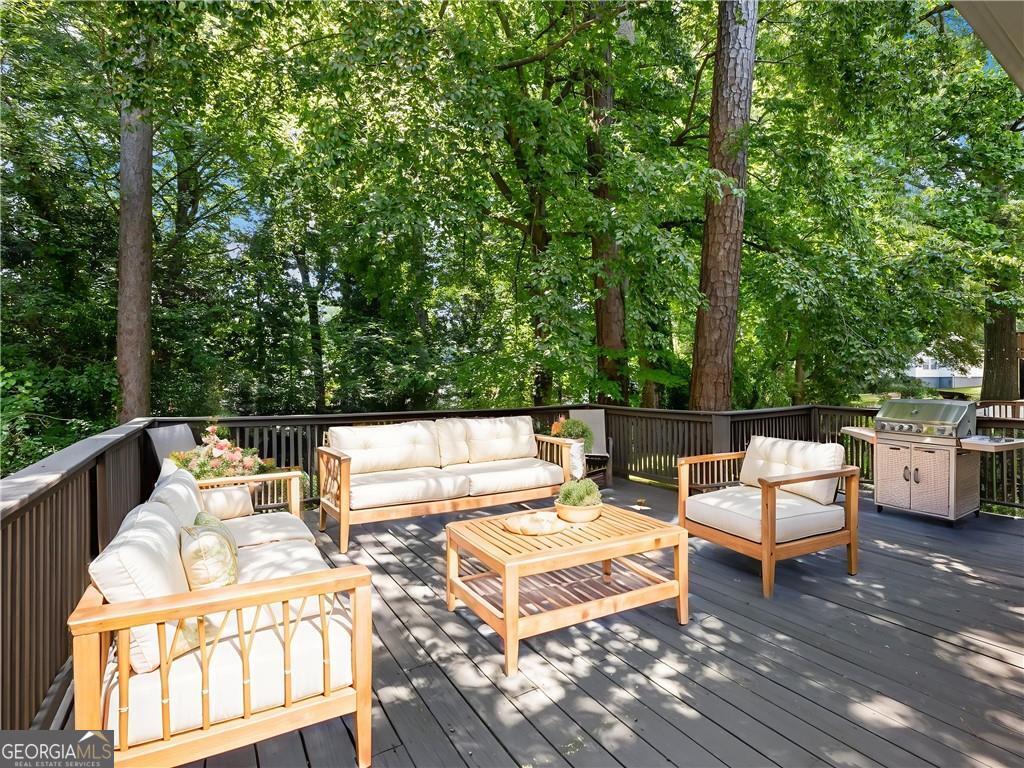 2348 Logan Circle Ne Property Photo 13