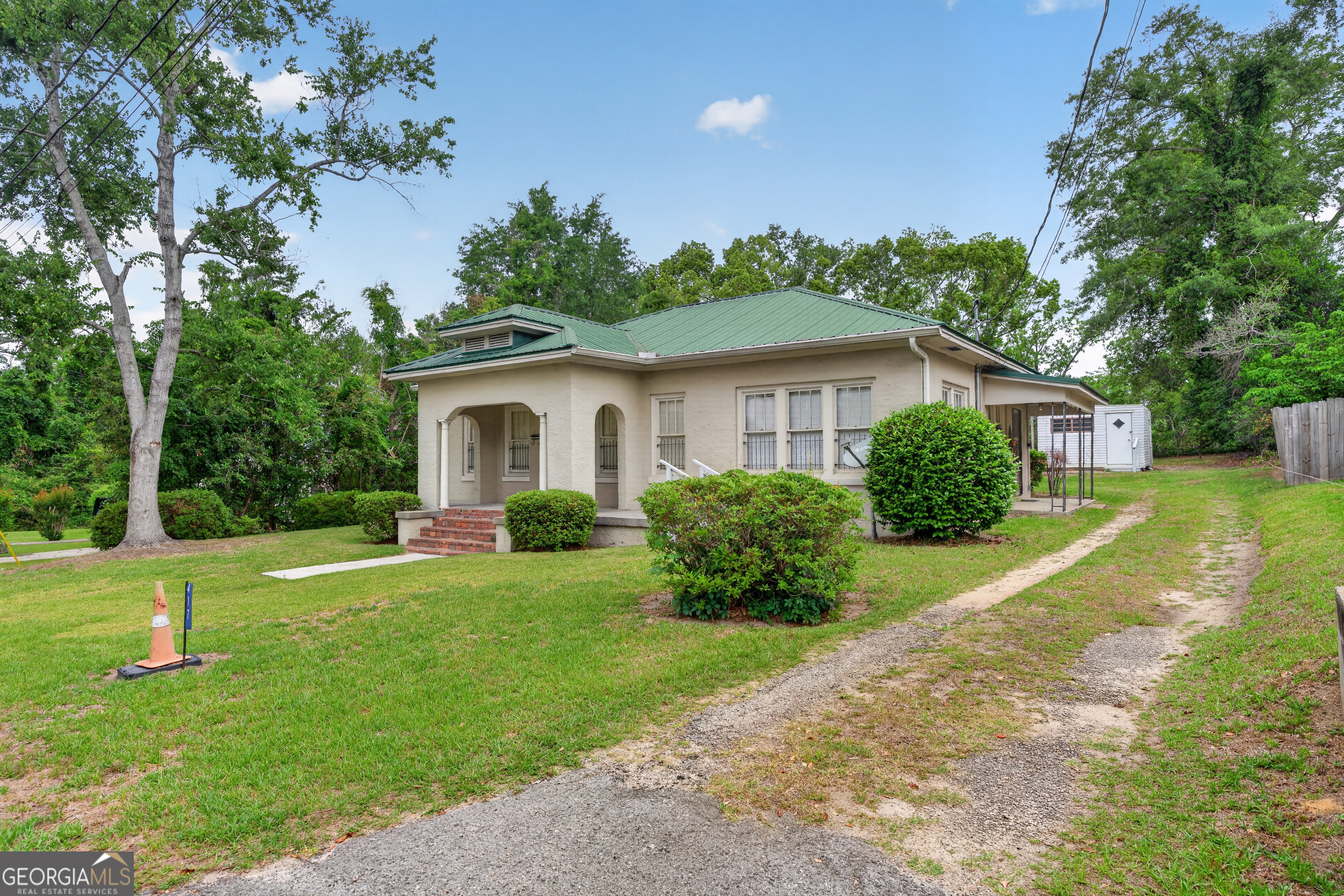 417 E Sellers Street Property Photo 4