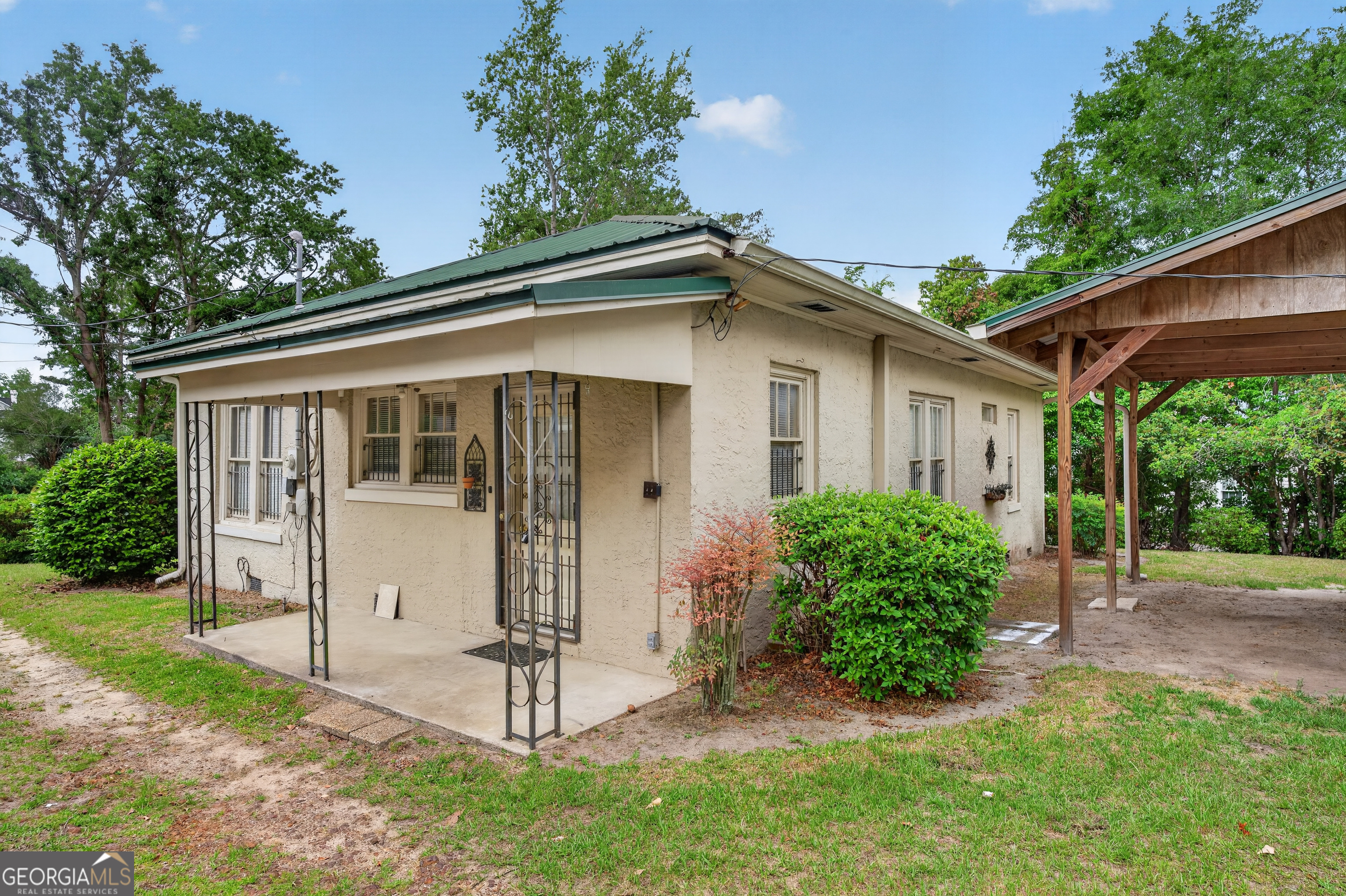 417 E Sellers Street Property Photo 5