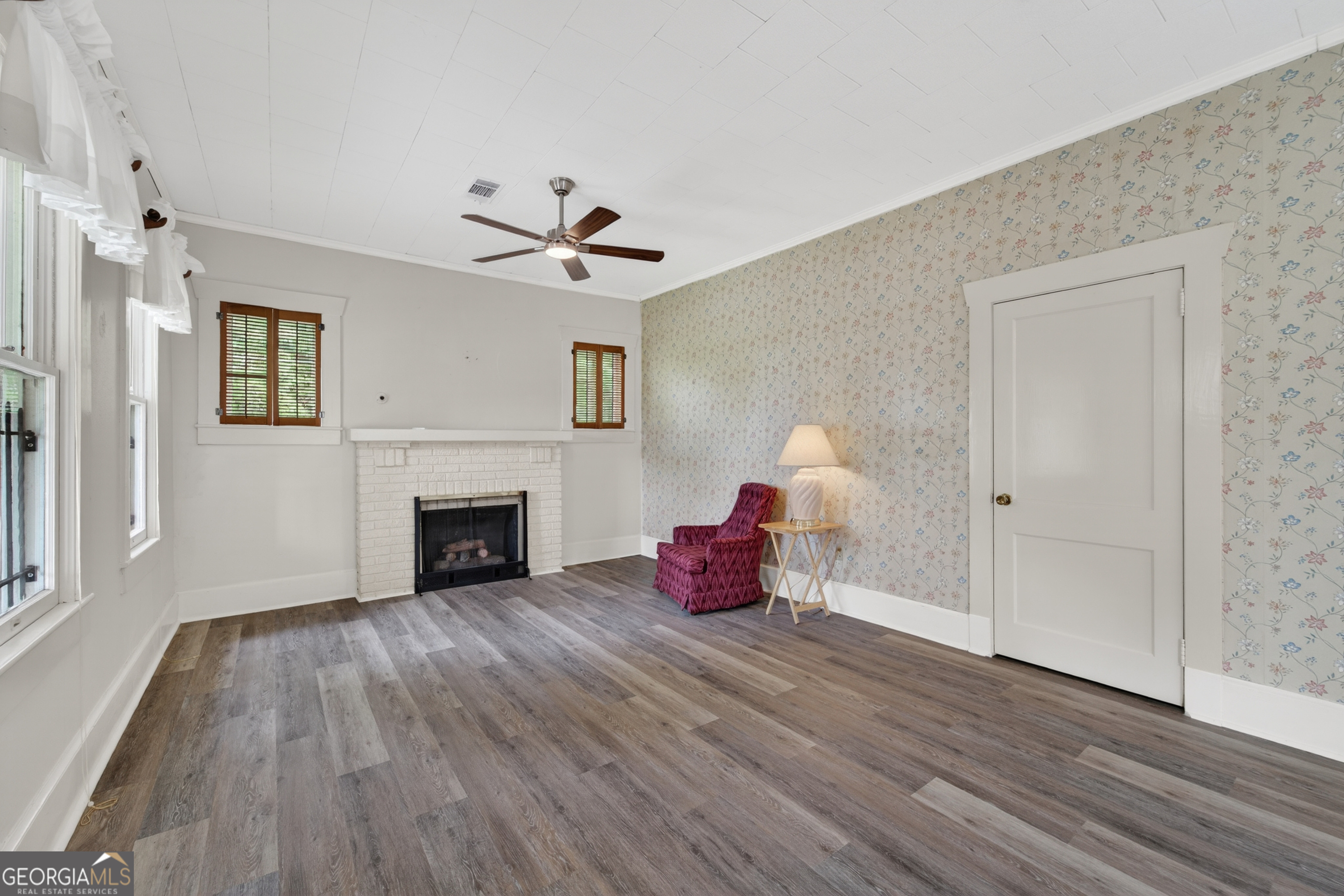 417 E Sellers Street Property Photo 6