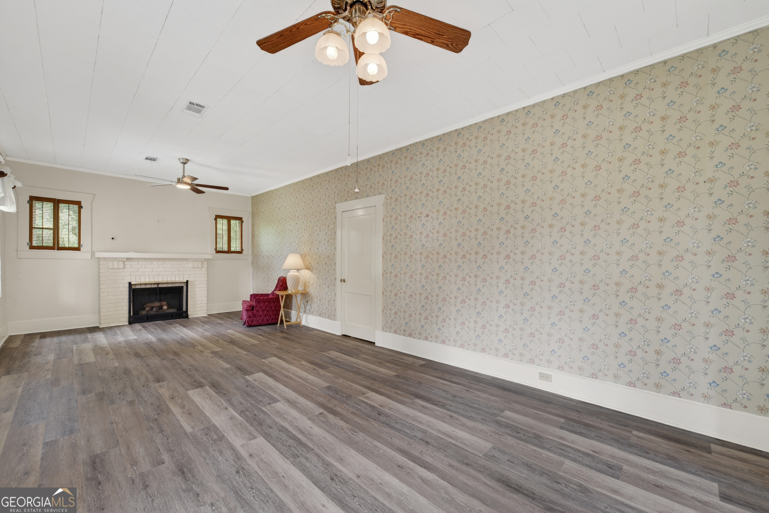 417 E Sellers Street Property Photo 9