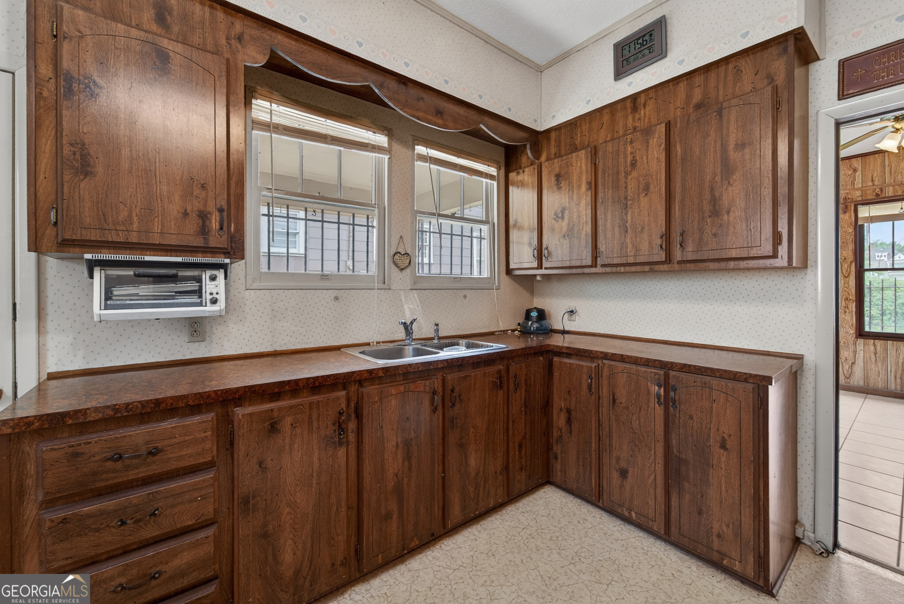 417 E Sellers Street Property Photo 12
