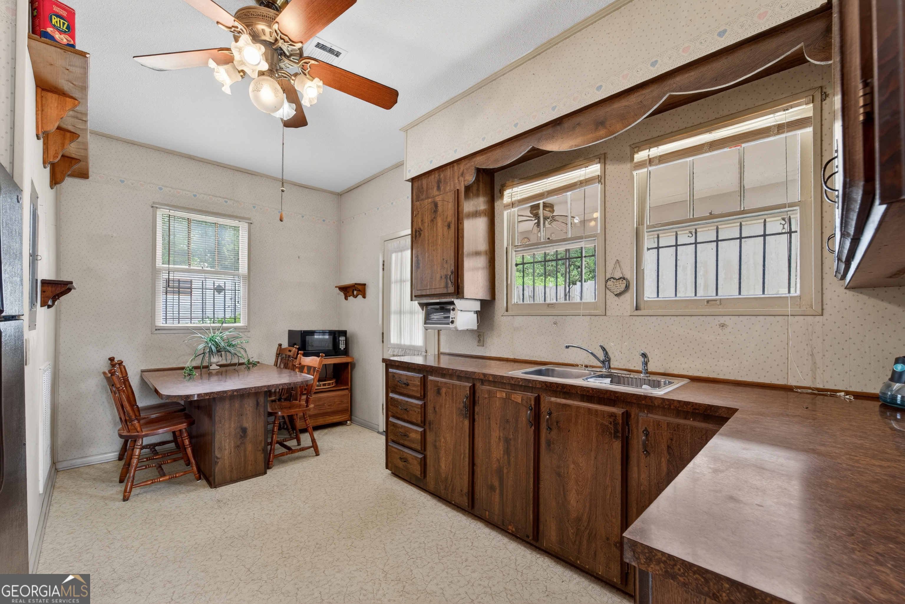 417 E Sellers Street Property Photo 13