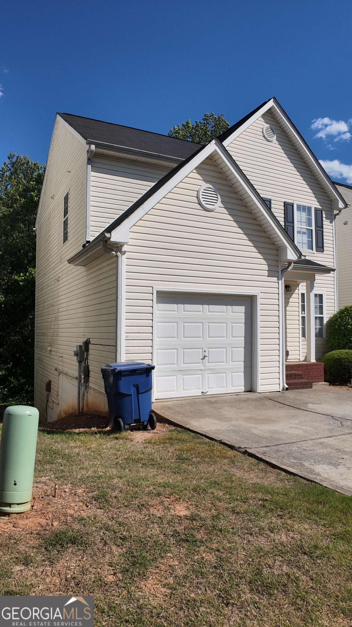 429 Village Bluff Drive Property Photo 1