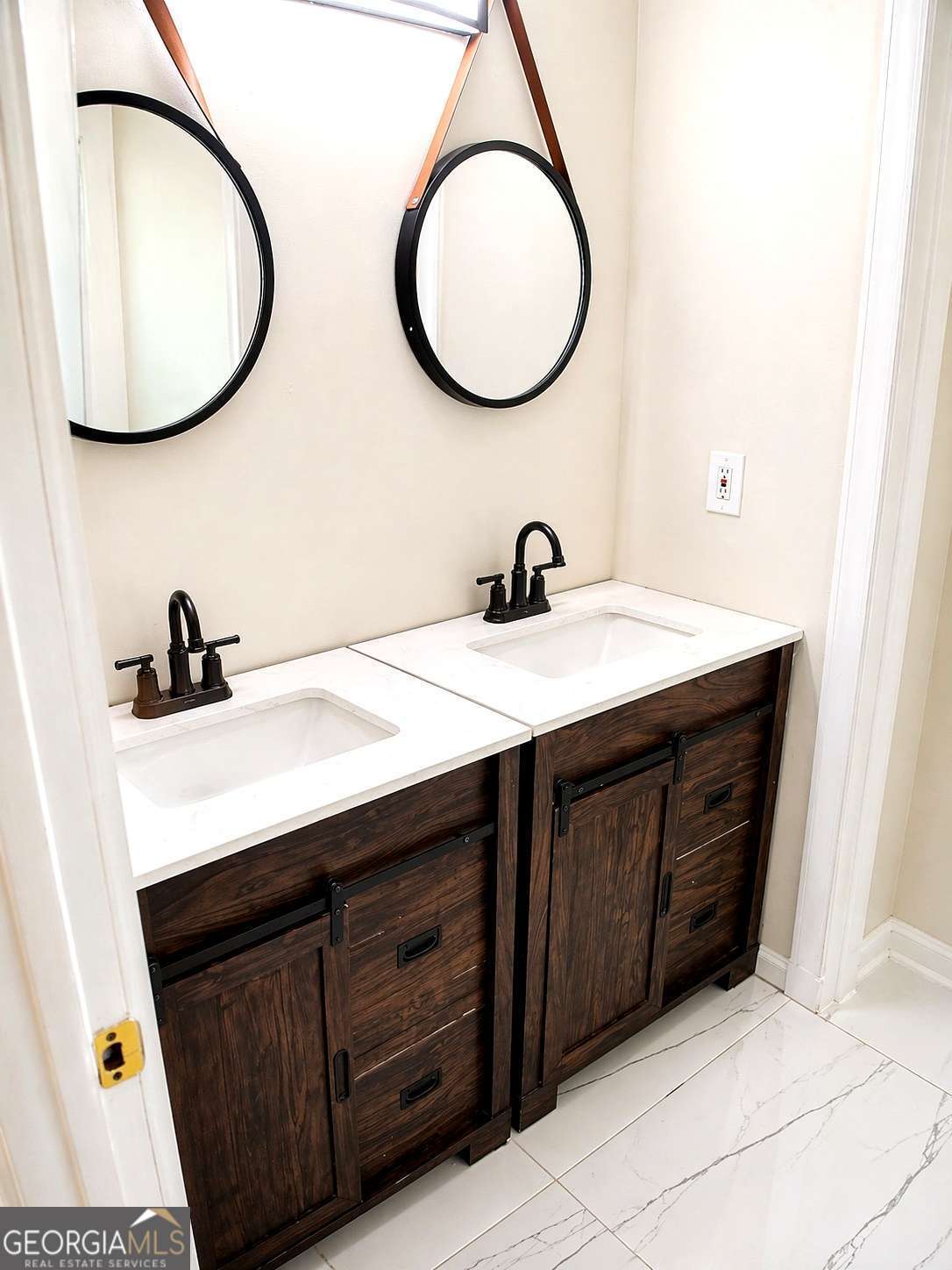 429 Village Bluff Drive Property Photo 5