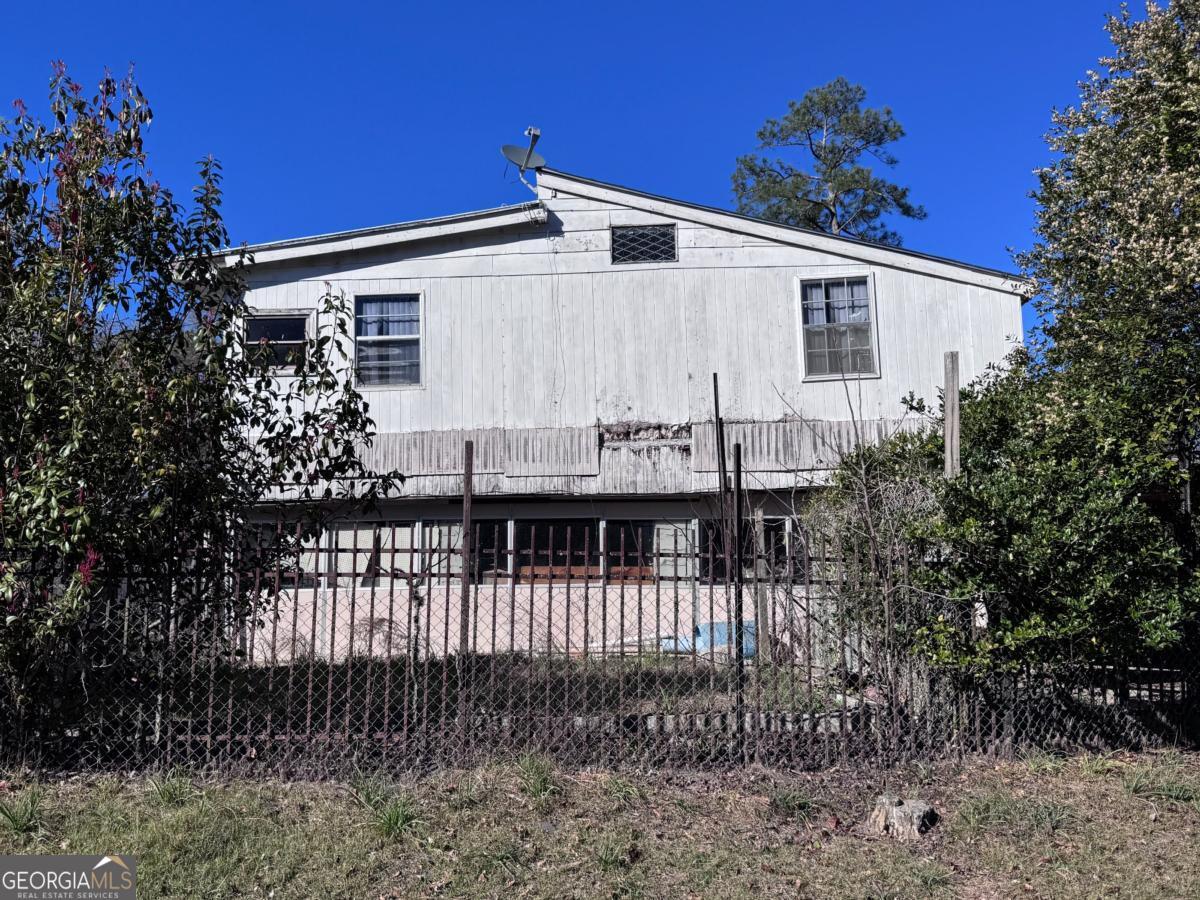 611 S Bead Street Property Photo 3