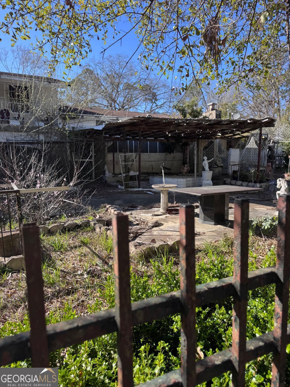 611 S Bead Street Property Photo 4