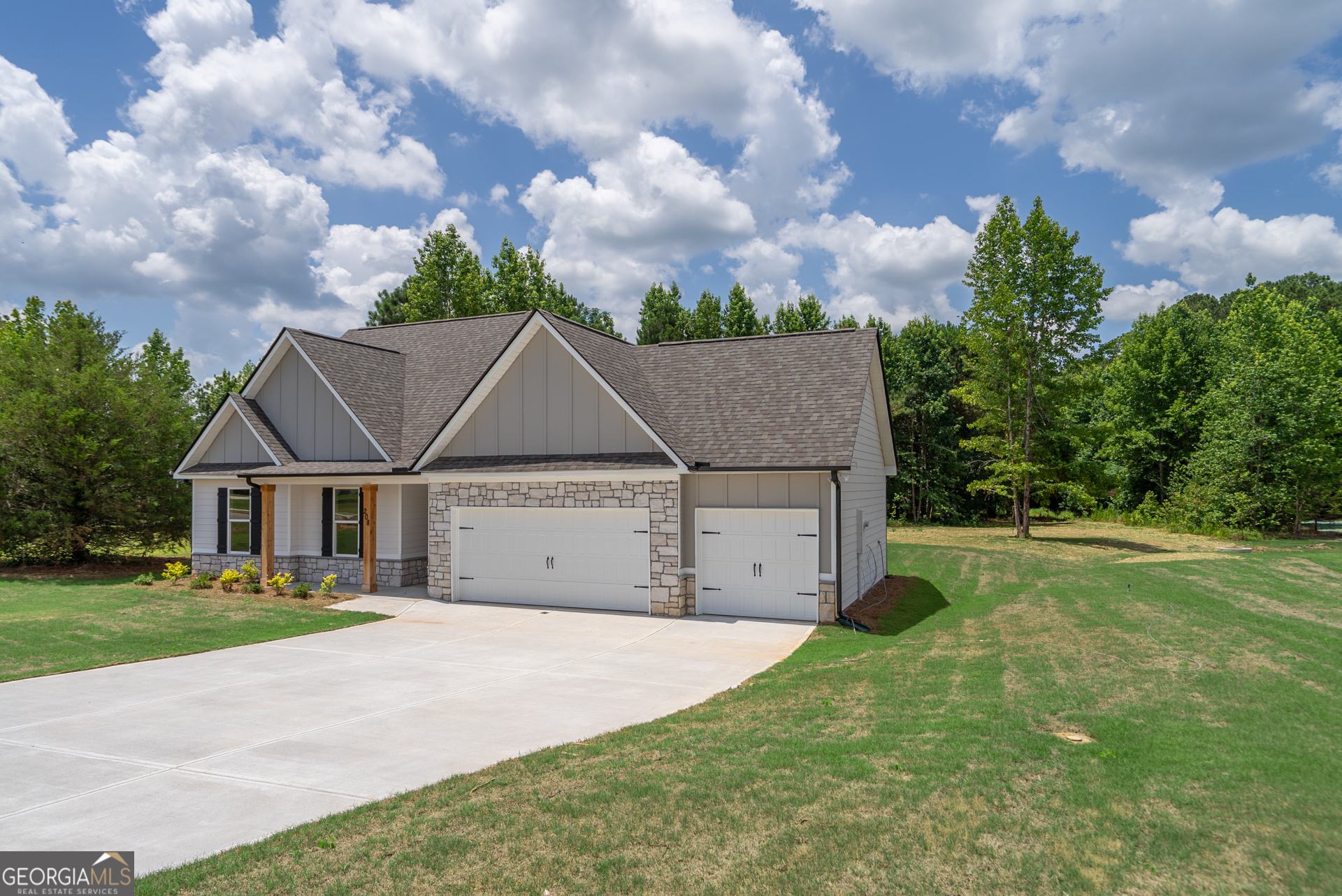 208 Squirrel Run Property Photo 3