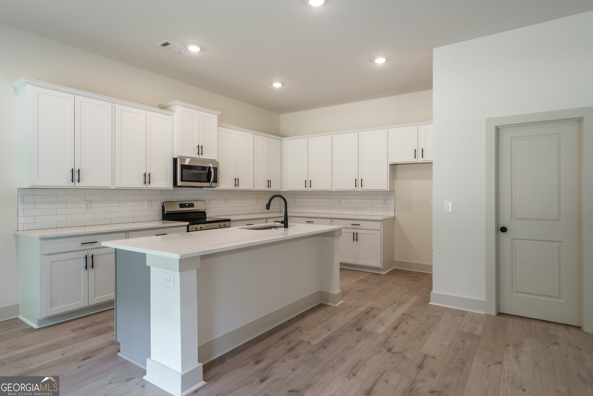 208 Squirrel Run Property Photo 11