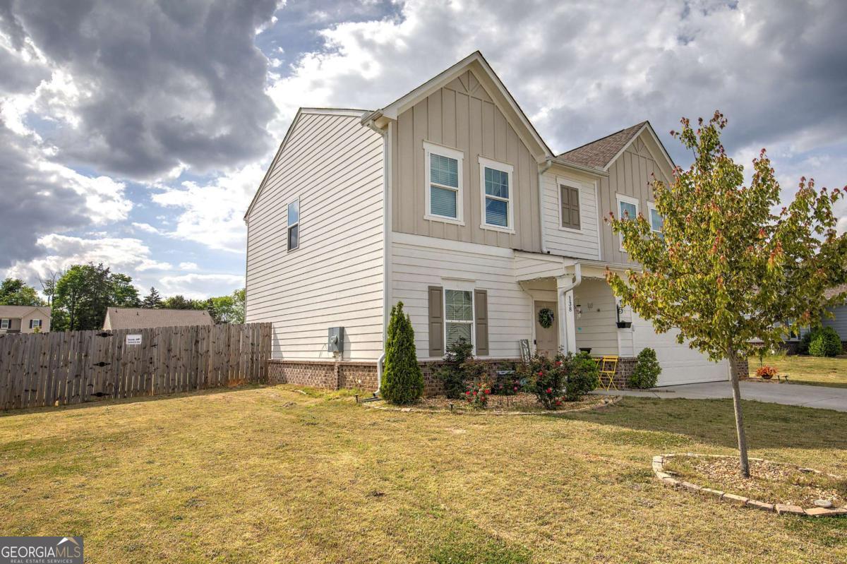 138 Verona Drive Nw Property Photo 2
