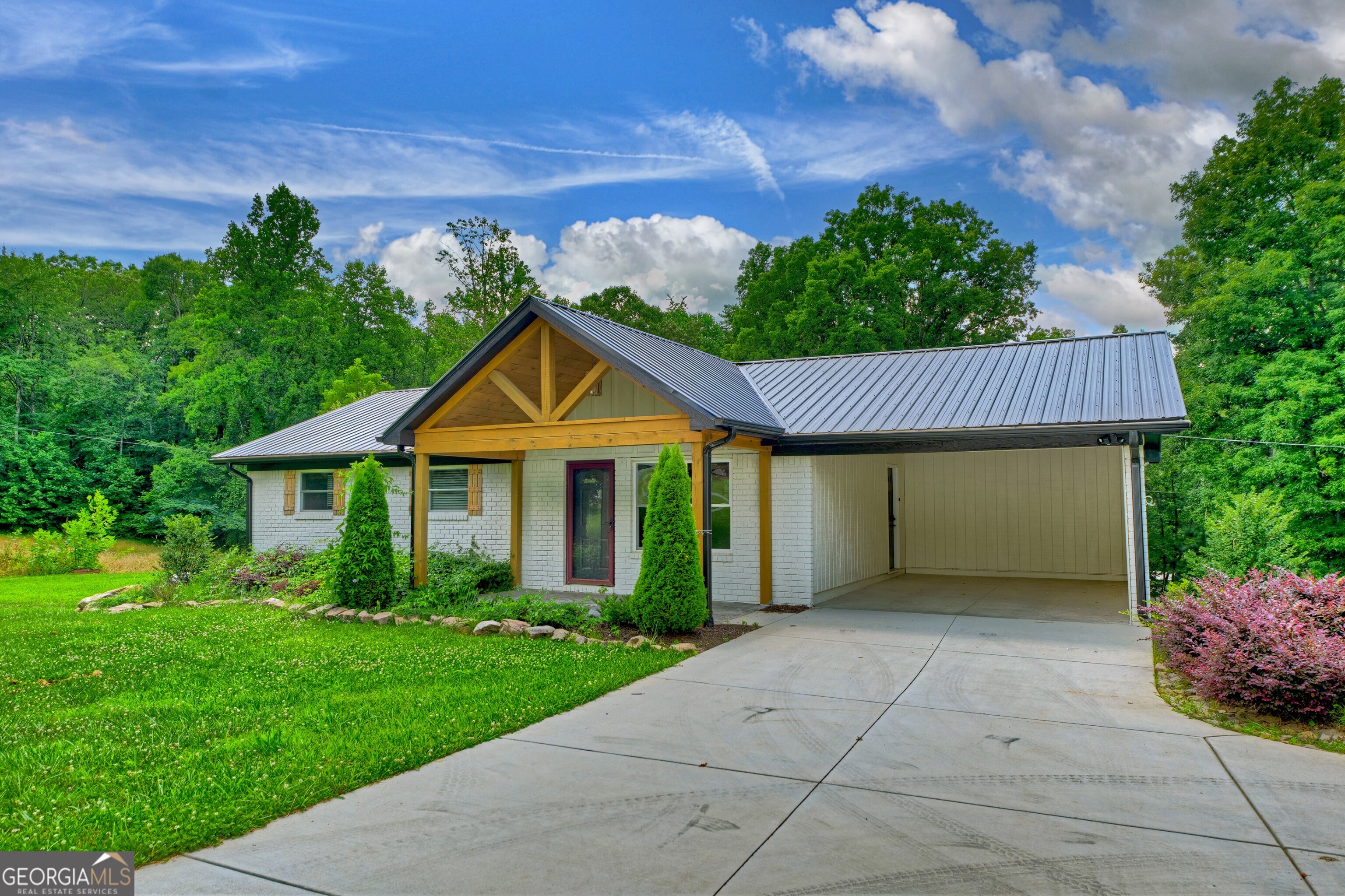 975 Goss Road Property Photo 1
