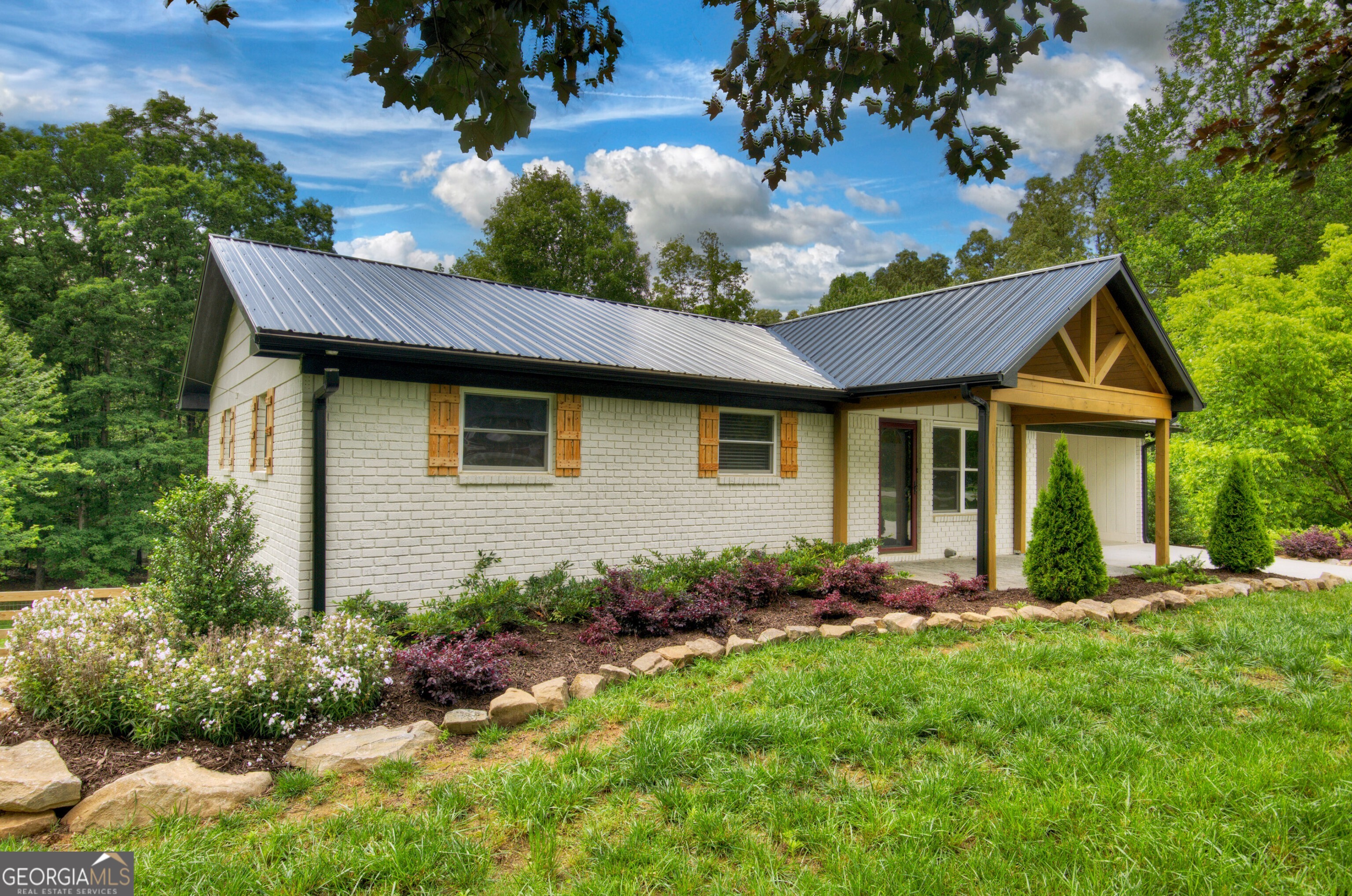 975 Goss Road Property Photo 2