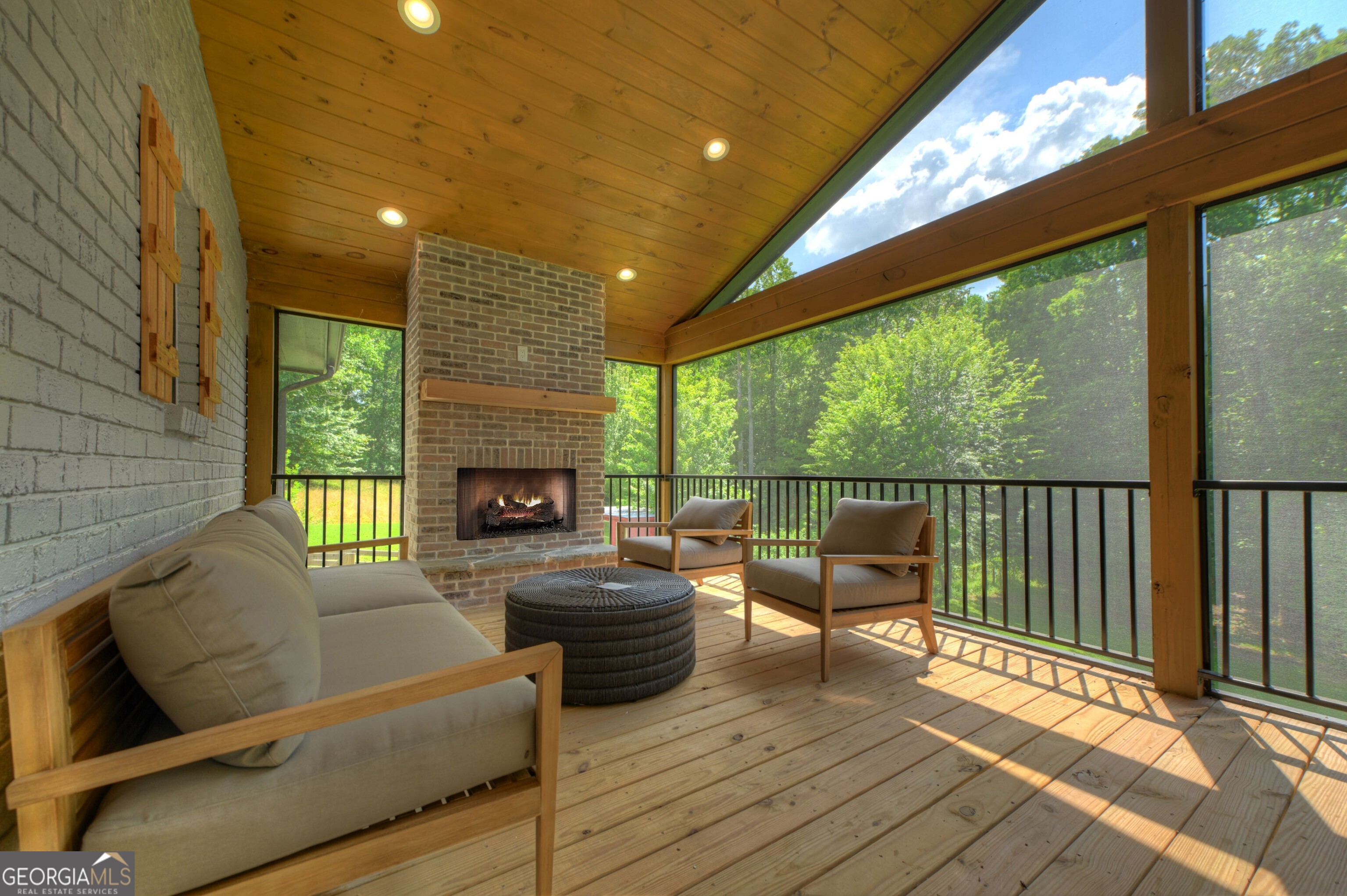975 Goss Road Property Photo 4