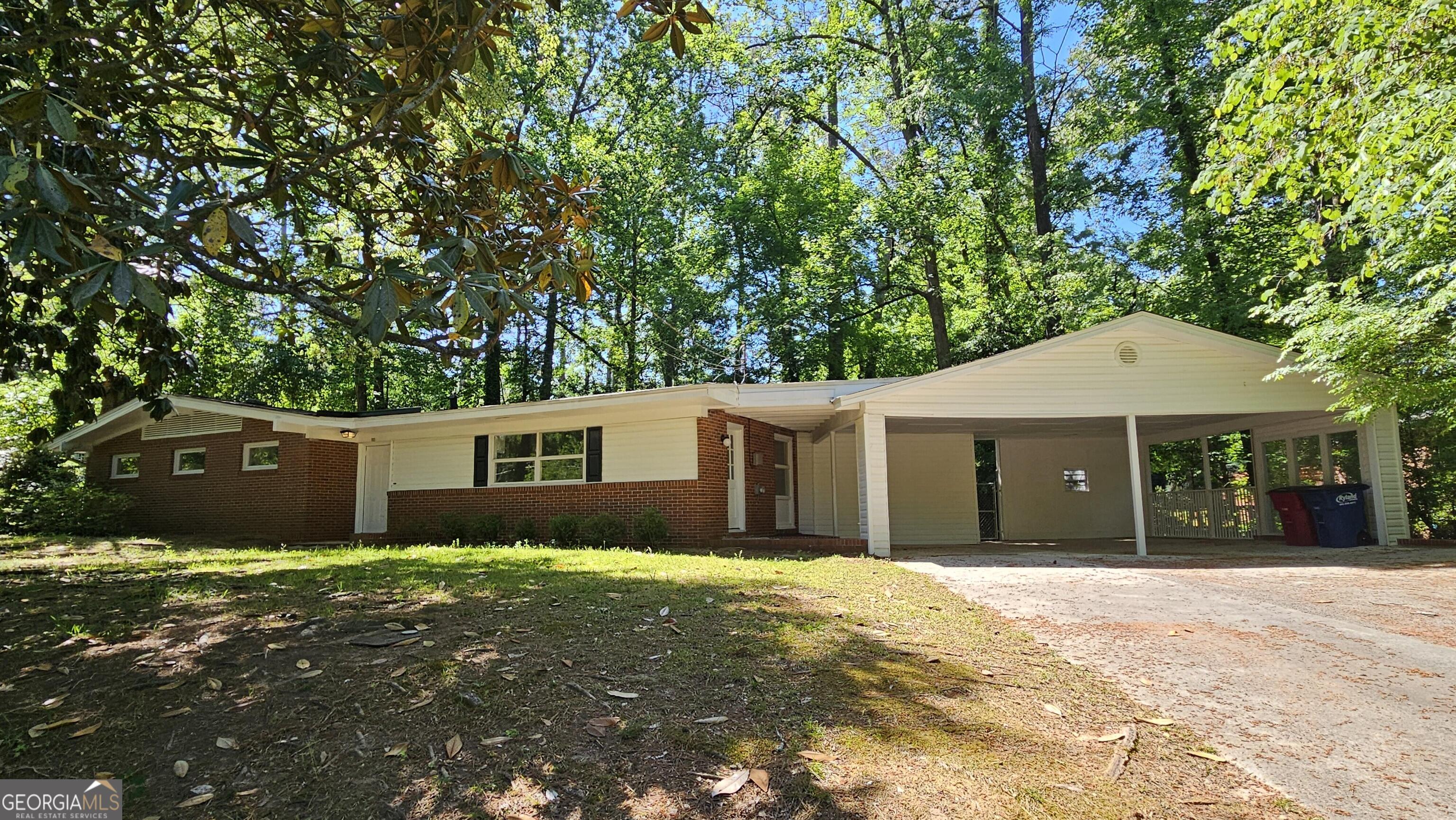 805 Dogwood Circle